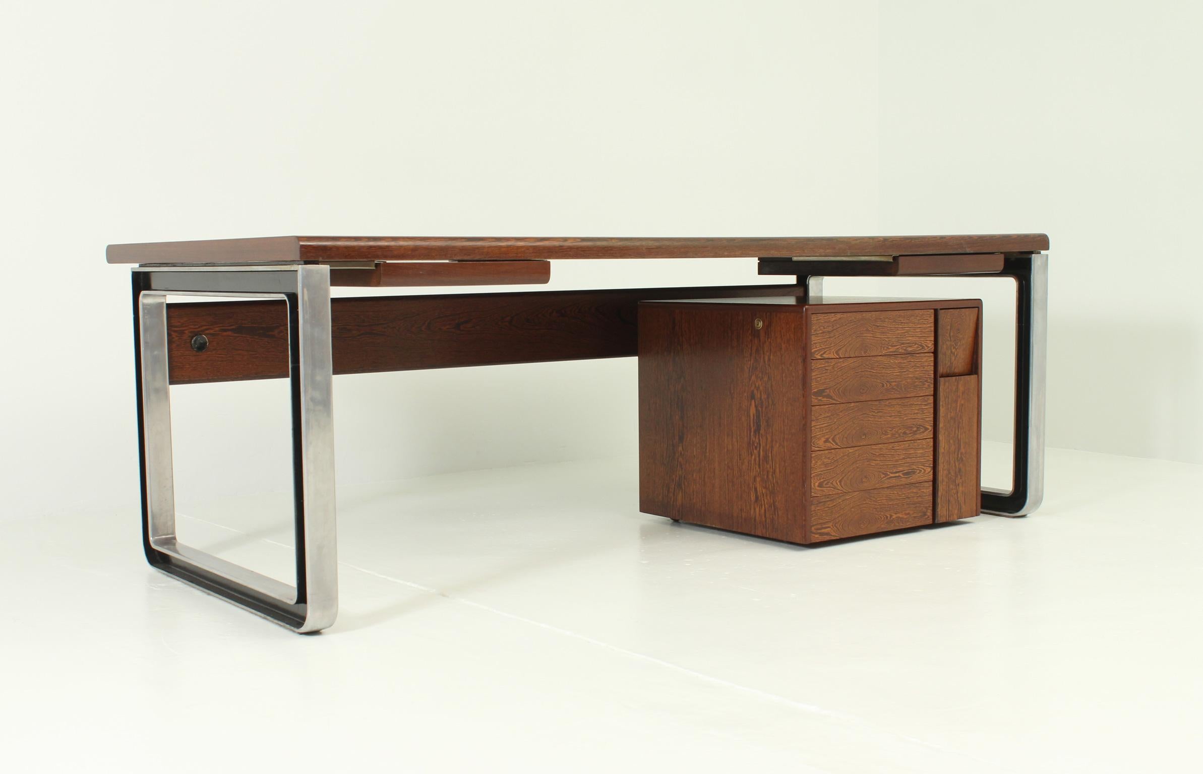T33 Desk by Eugenio Gerli and Osvaldo Borsani for Tecno, Italy 1