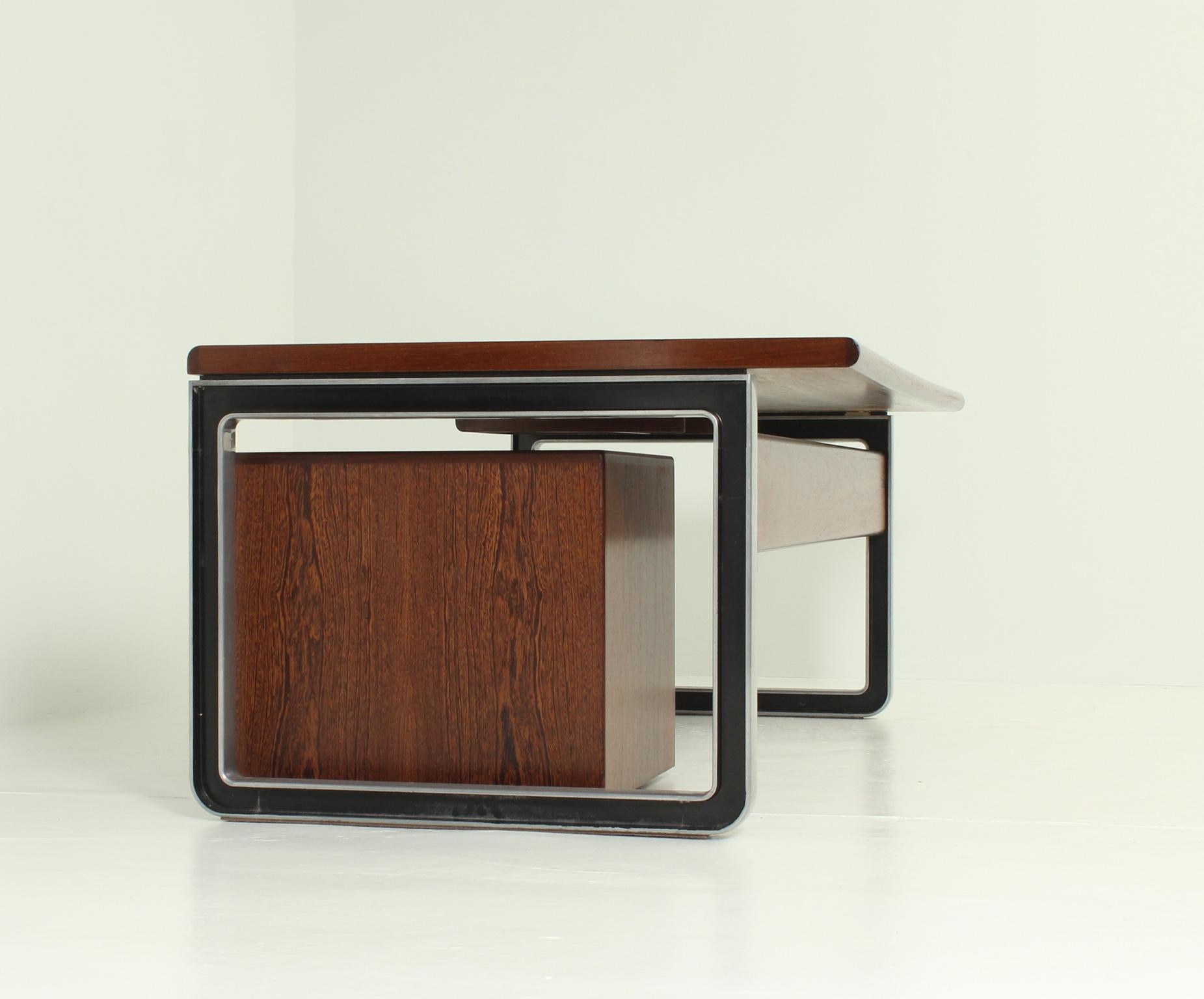 Modern T33 Desk by Eugenio Gerli and Osvaldo Borsani for Tecno, Italy