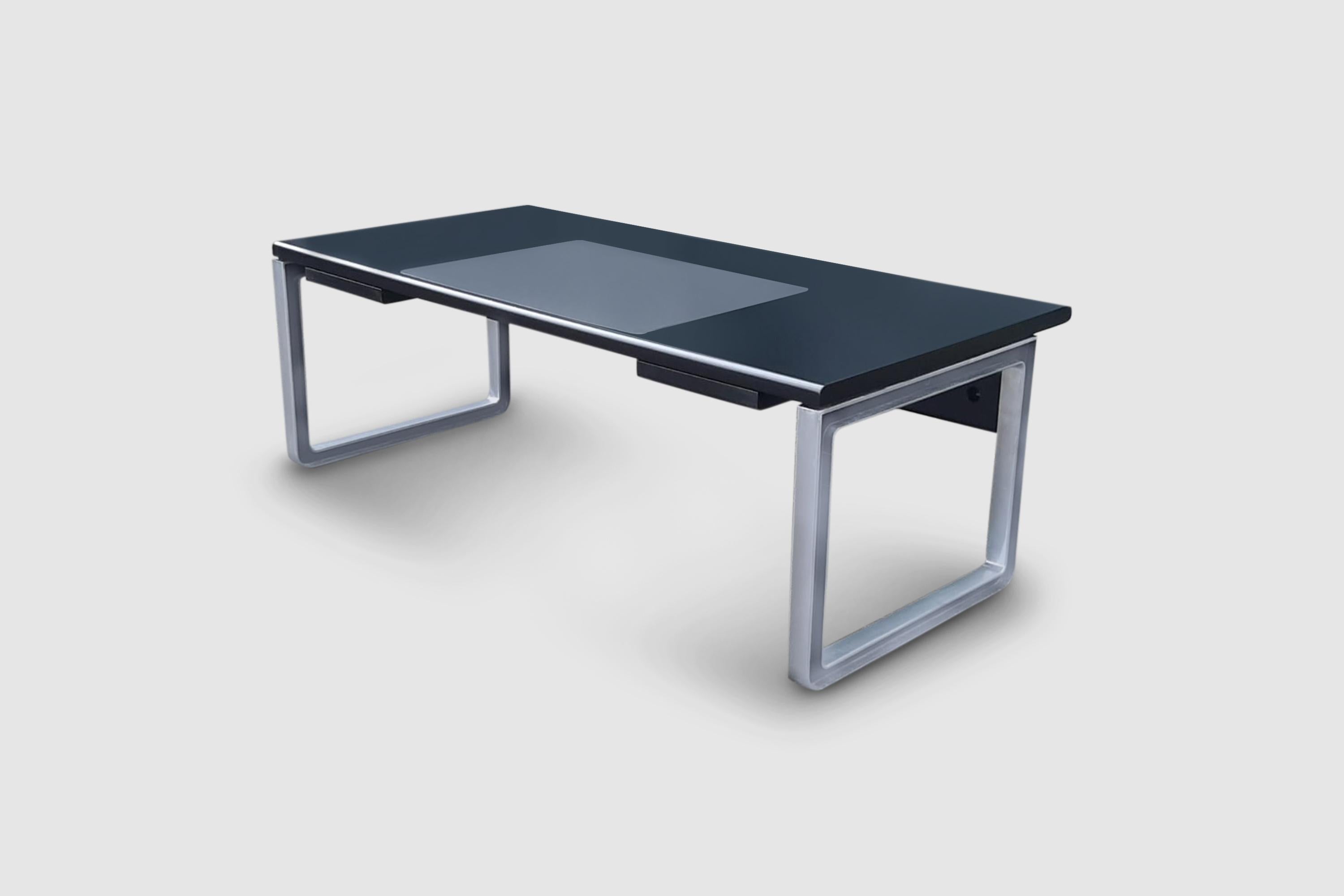 Mid-Century Modern T333 Desk by Eugenio Gerli and Osvaldo Borsani for Tecno Italy, 1970s For Sale