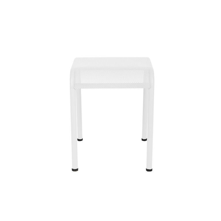 The new perforated stainless steel or steel T37 stool is the little brother of the perforated stainless steel T37 chair. It takes its elegance and its light appearance thanks to the use of a perforated steel for the seat. In stainless steel version,