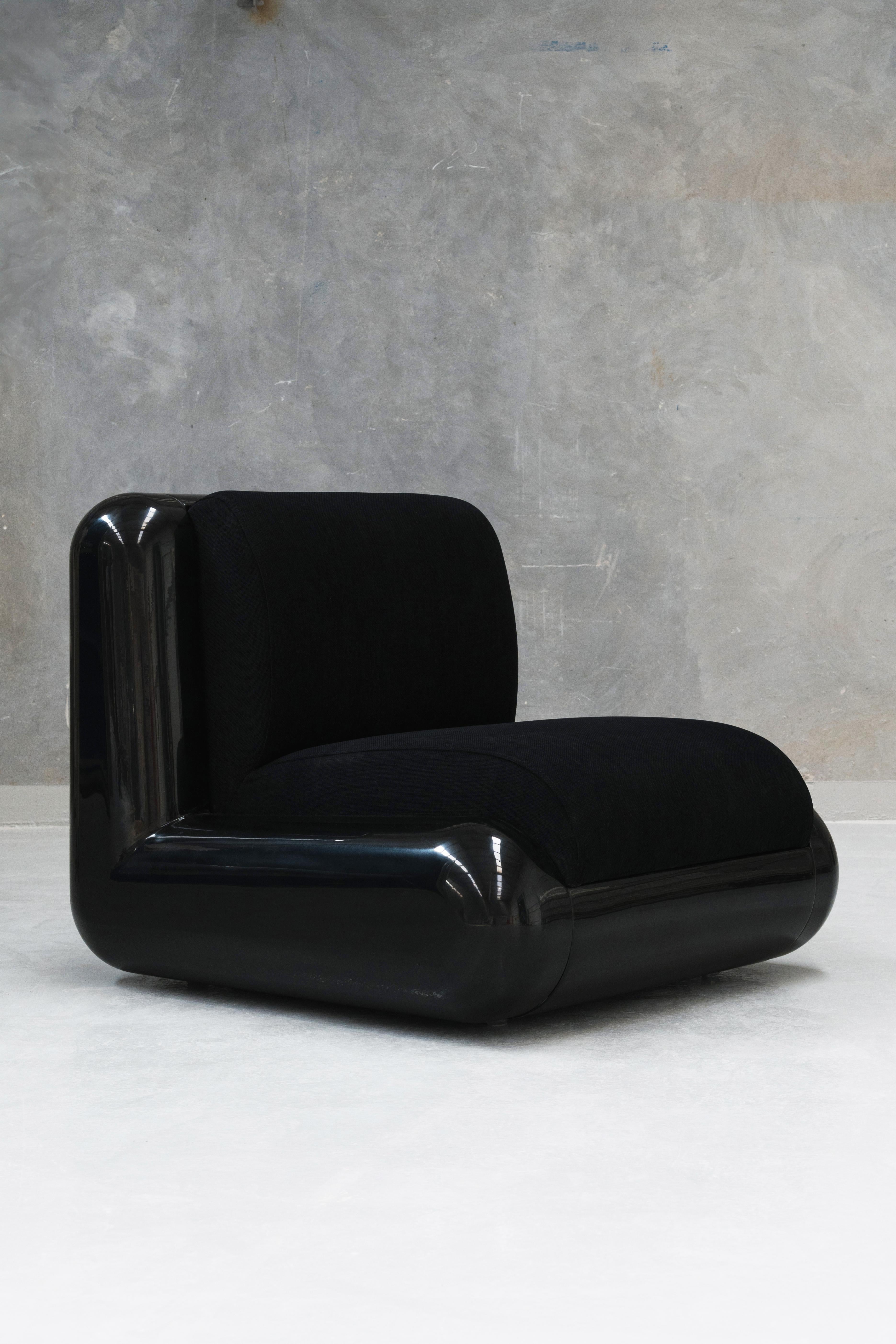 Turc T4 en liquorice noire de Holloway Li pour Uma en vente
