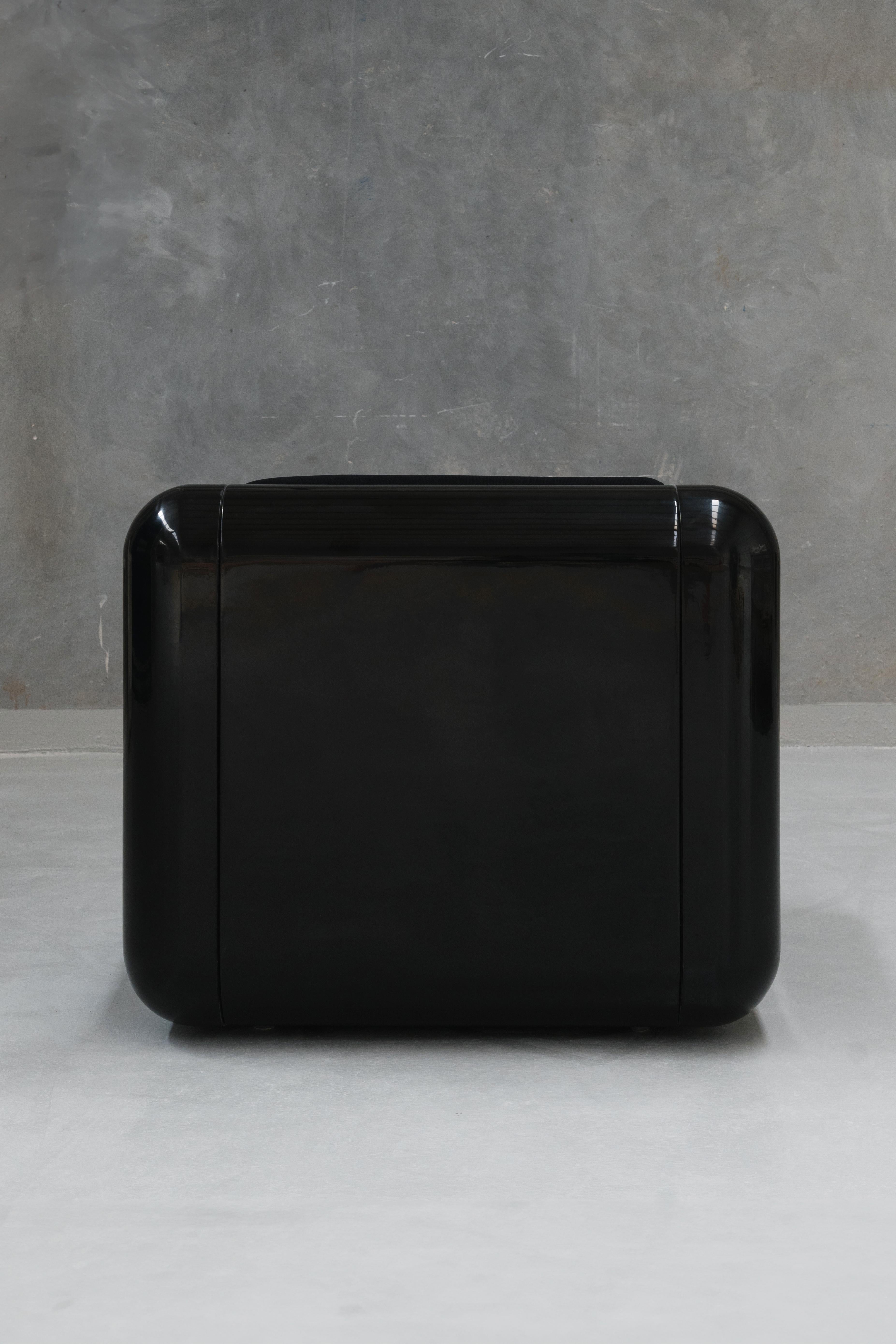 T4 en liquorice noire de Holloway Li pour Uma Neuf - En vente à Izmir, TR
