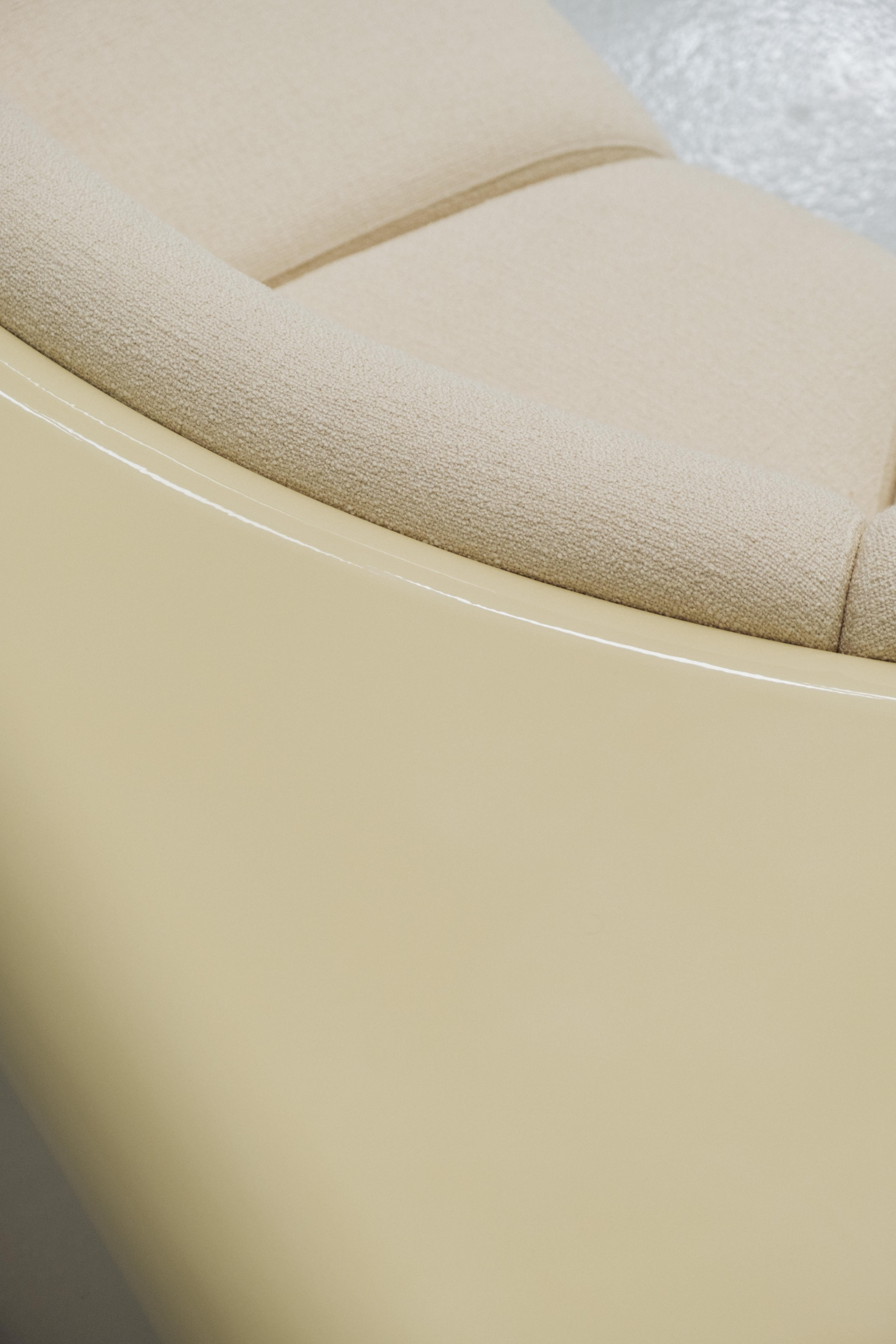 Hand-Crafted T4 Right Sided Corner Sofa in Cream Soda For Sale