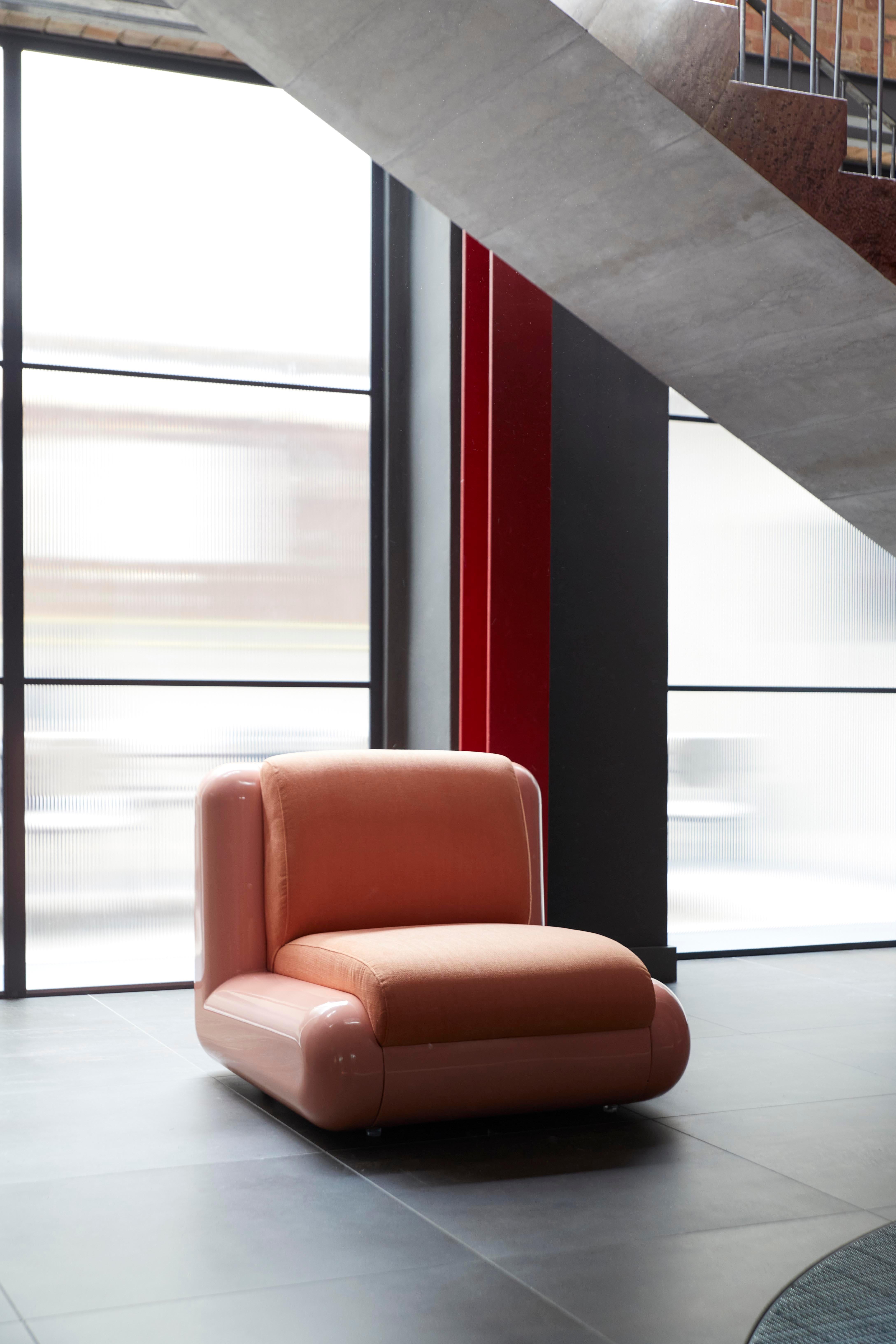 T4 Single Seat in Blush Pink For Sale 3