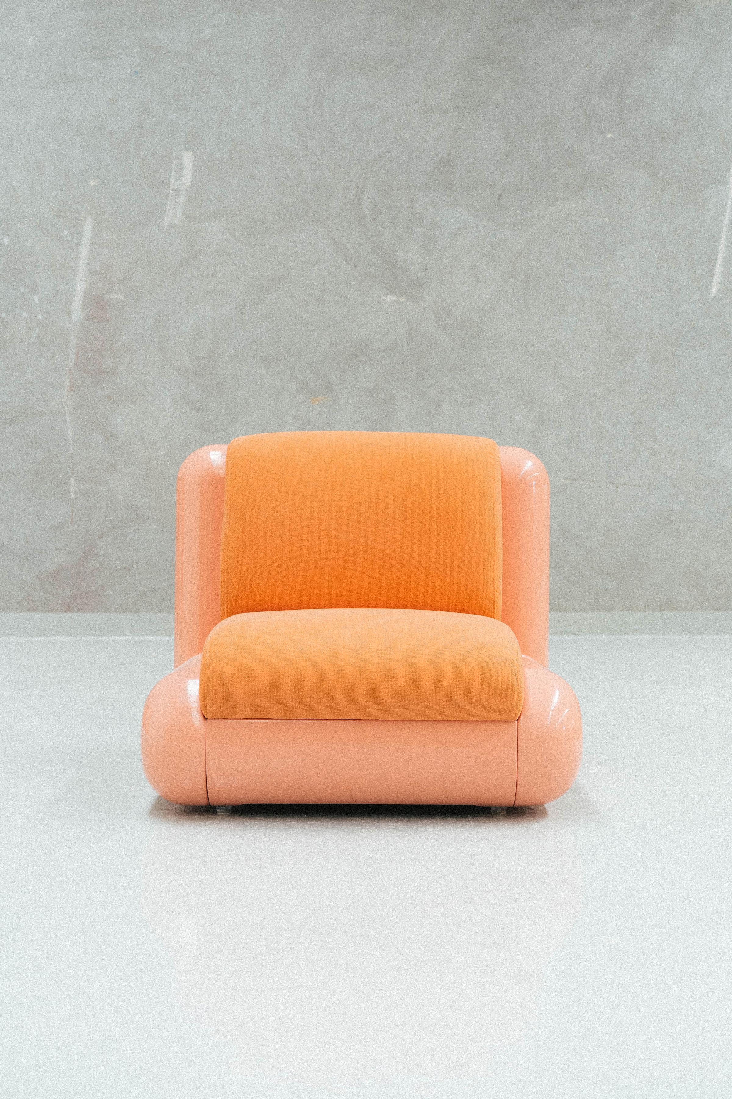 The playful design of the T4 composite modular collection invites us to take a step back to the future and retrace the brash optimism of Cool Britannia and 90s television iconography. 
Designed by London based designers Holloway Li, the T4 Lounge