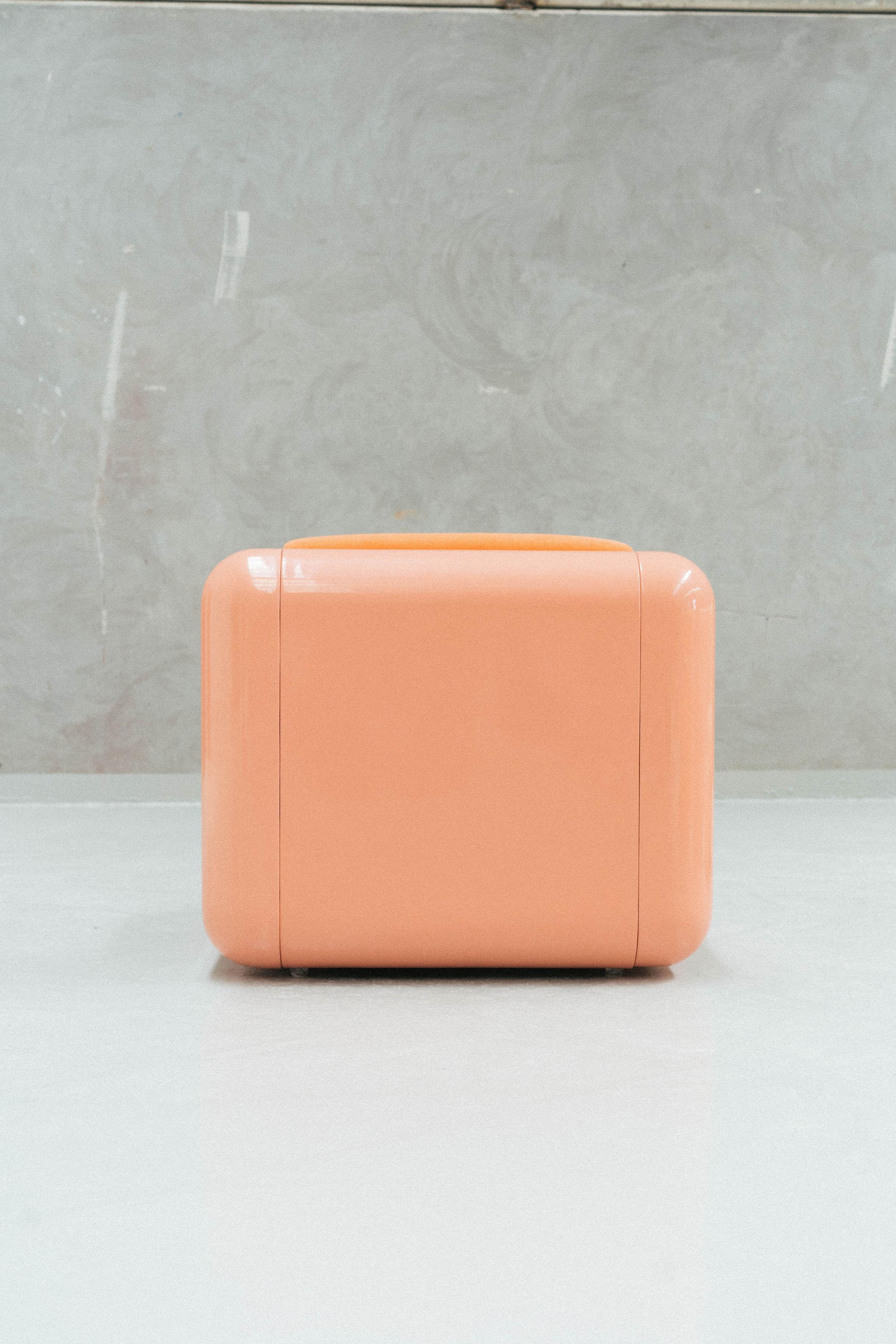T4 Single Seat in Blush Pink In New Condition For Sale In Izmir, TR