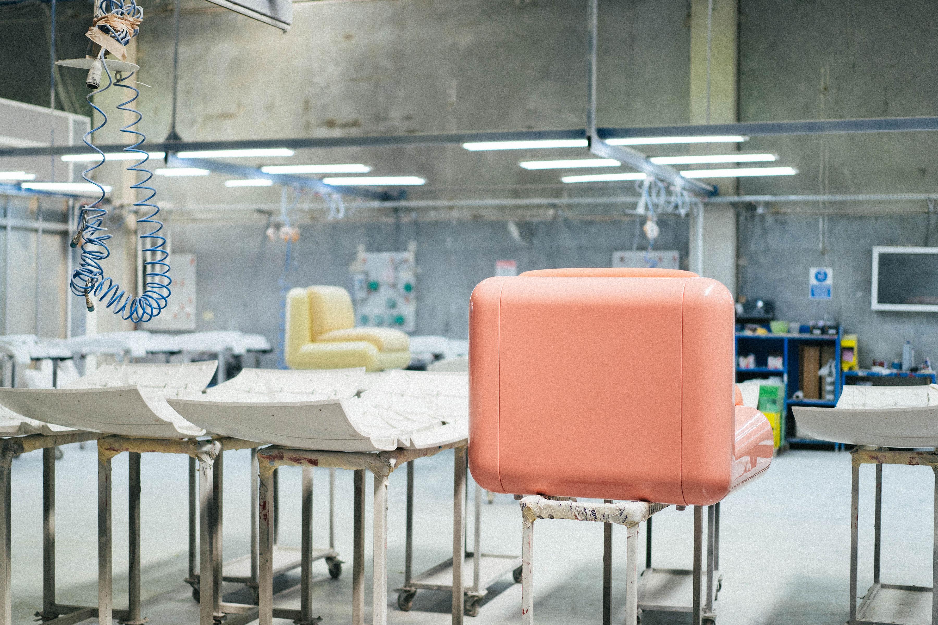 Contemporary T4 Single Seat in Blush Pink For Sale