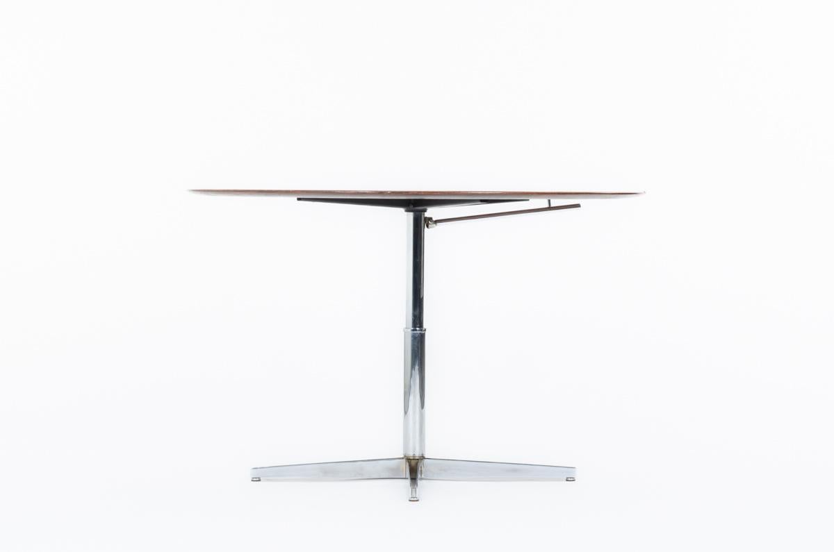 Table designed by Osvaldo Borsani for Tecno in 1957
T41 model
Chrome-plated cross base, round mahogany top
System to raise and lower who transform the coffee table in dining table and vice versa 76 cm to 51 cm
Small traces of use on the top