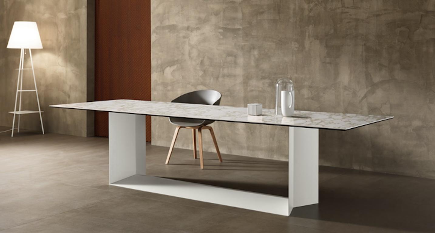 Table de salle à manger T5 grise en céramique et métal, conçue par Giulio Mancini, fabriquée en Italie en vente 1