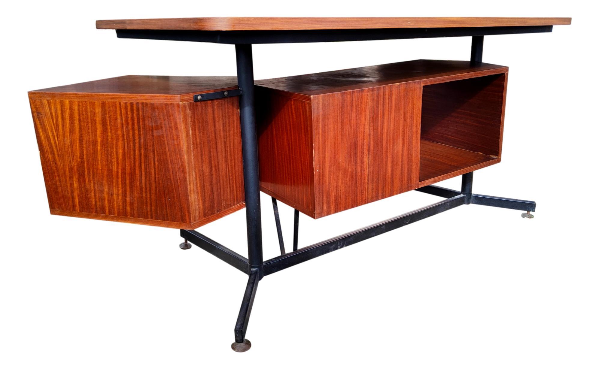 t95 Schreibtischdesign osvaldo Borsani für tecno, Italien  1950 (Moderne der Mitte des Jahrhunderts) im Angebot