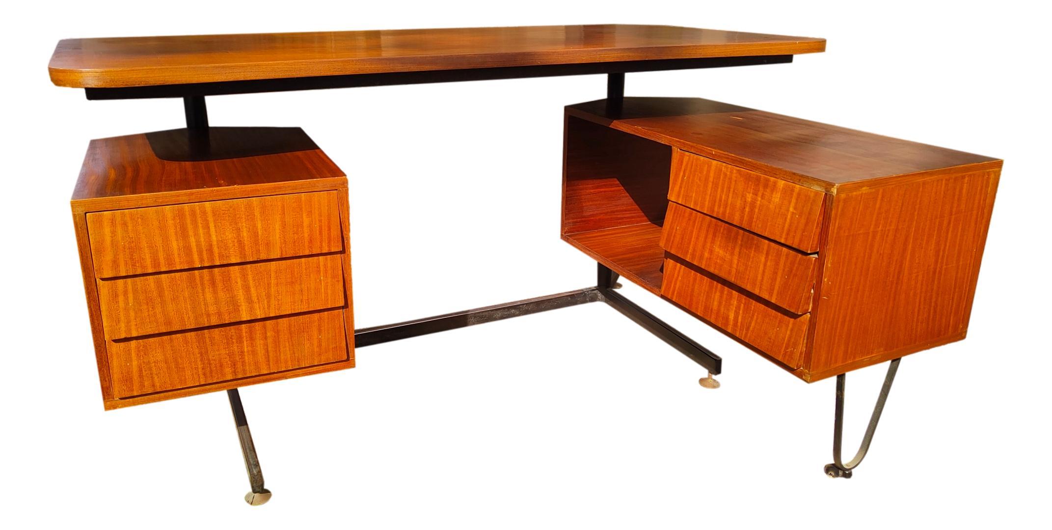 T95 Desk Design Osvaldo Borsani for Tecno, Italy 1950 In Good Condition For Sale In taranto, IT