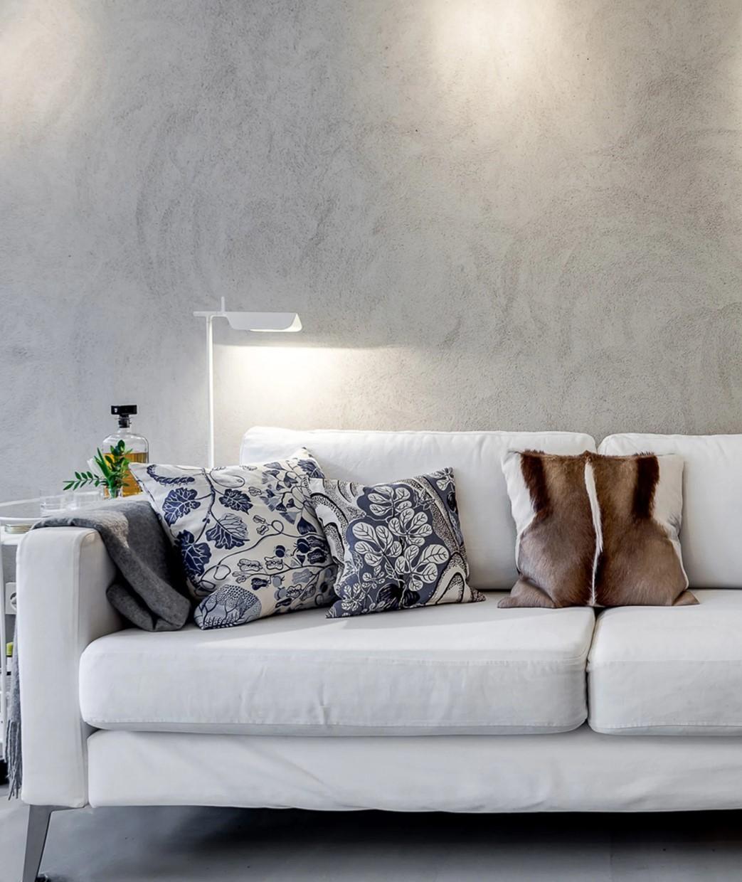 Tab Floor Lamp by Flos in White In Good Condition For Sale In Rhinebeck, NY