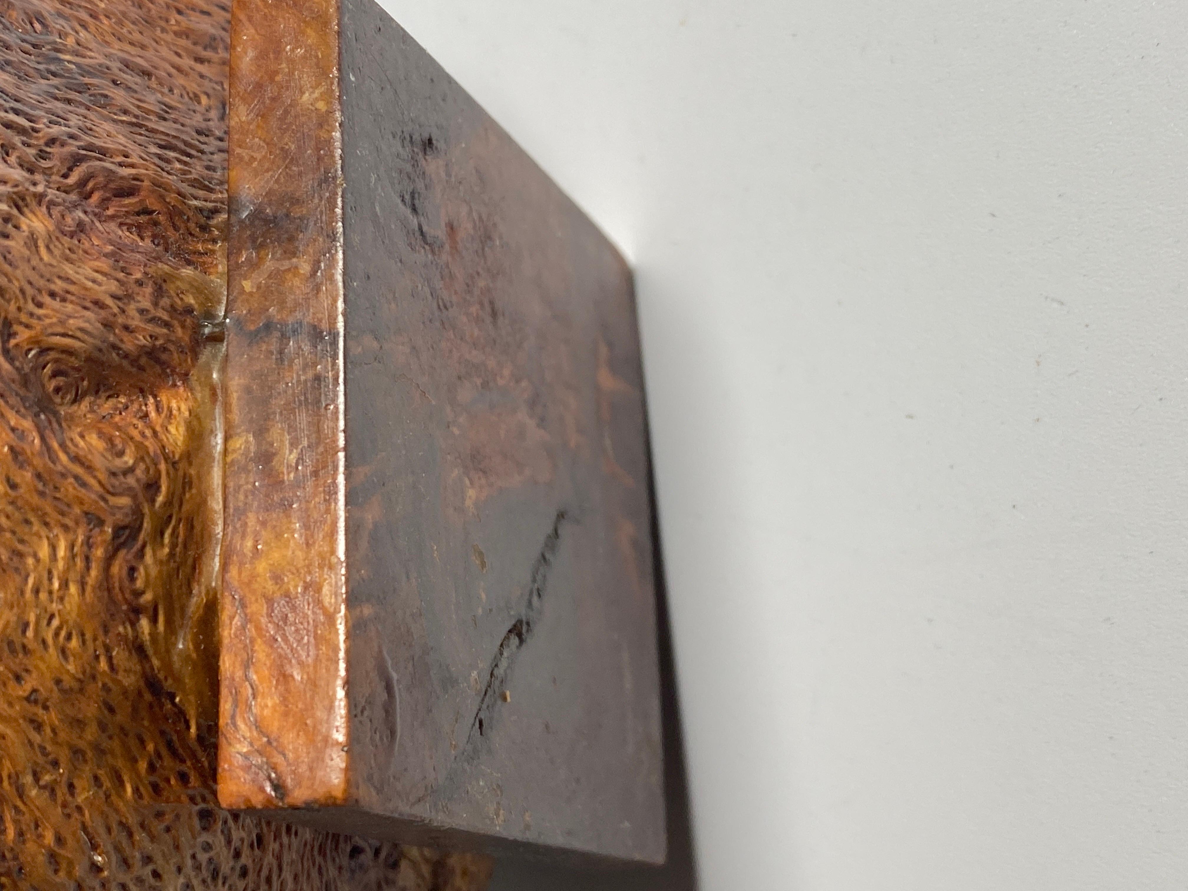 Tabacchiera, in Wood e ottone, colore marrone, francese, 1970 In condizioni buone in vendita a Auribeau sur Siagne, FR