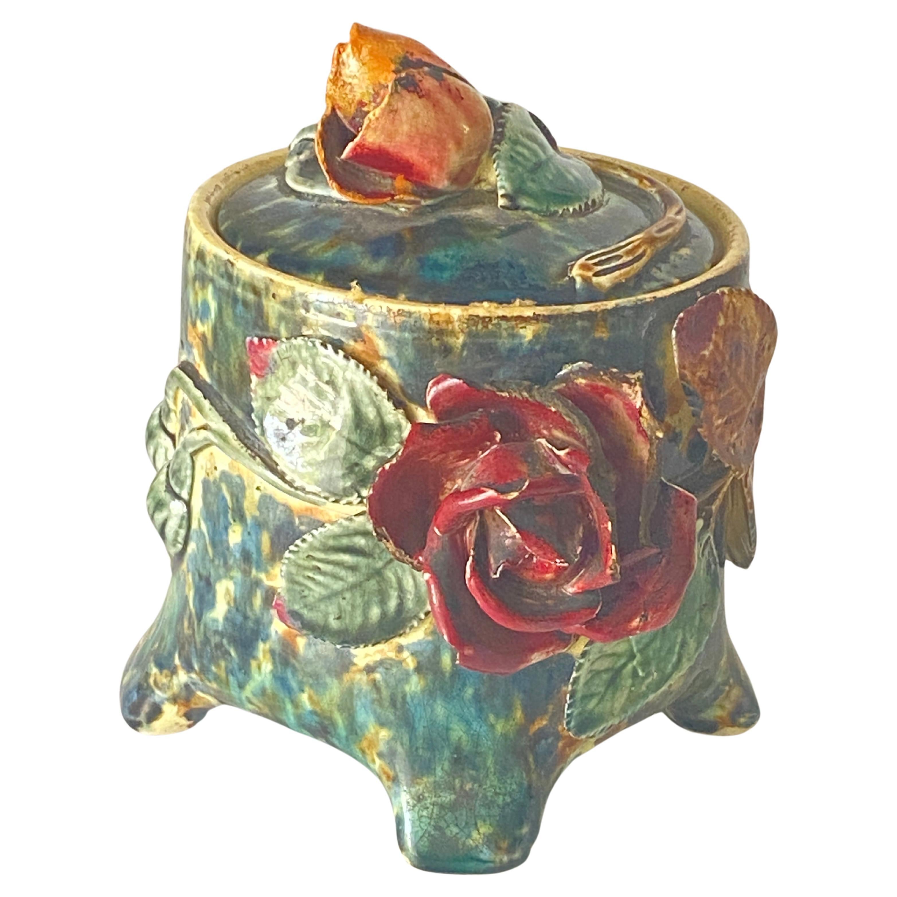 Tabacco box, Pot in Majolica with brass. Leaf Decor pattern. Brown Green and Red color.
It has been made in France circa 19th century.