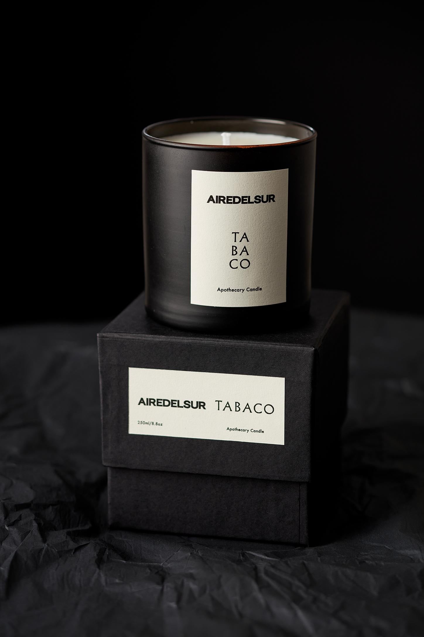Tabaco-Kerzenleuchter aus schwarzem Glas mit Geflecht (Organische Moderne) im Angebot