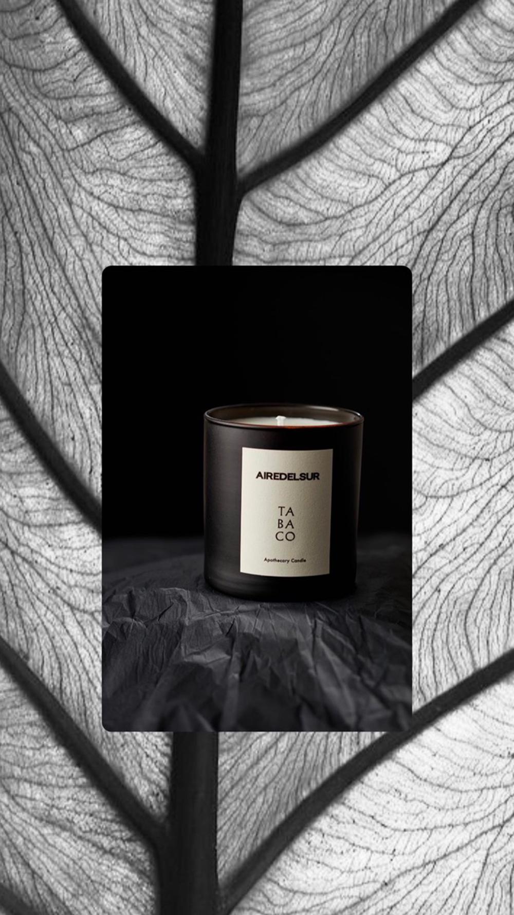 Organic Modern Tabaco, Black Glass Scented Candle For Sale
