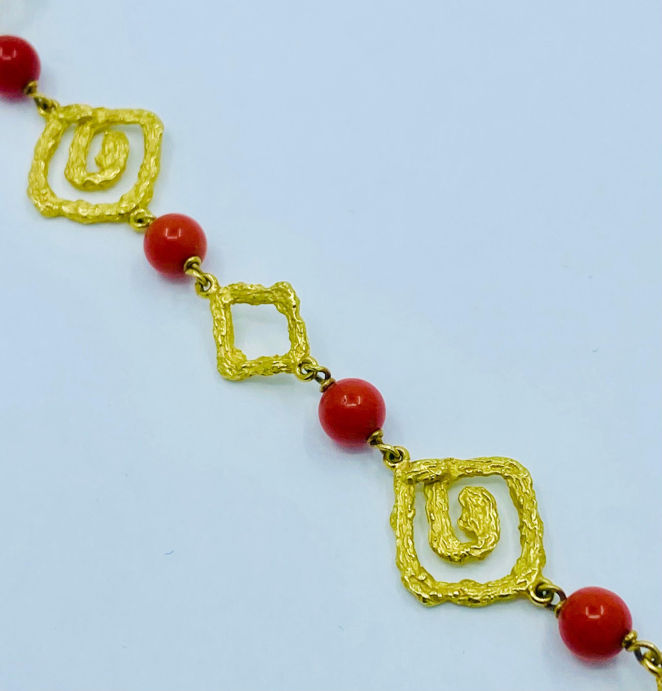 Ball Cut Tabbah Coral Gold Necklace For Sale