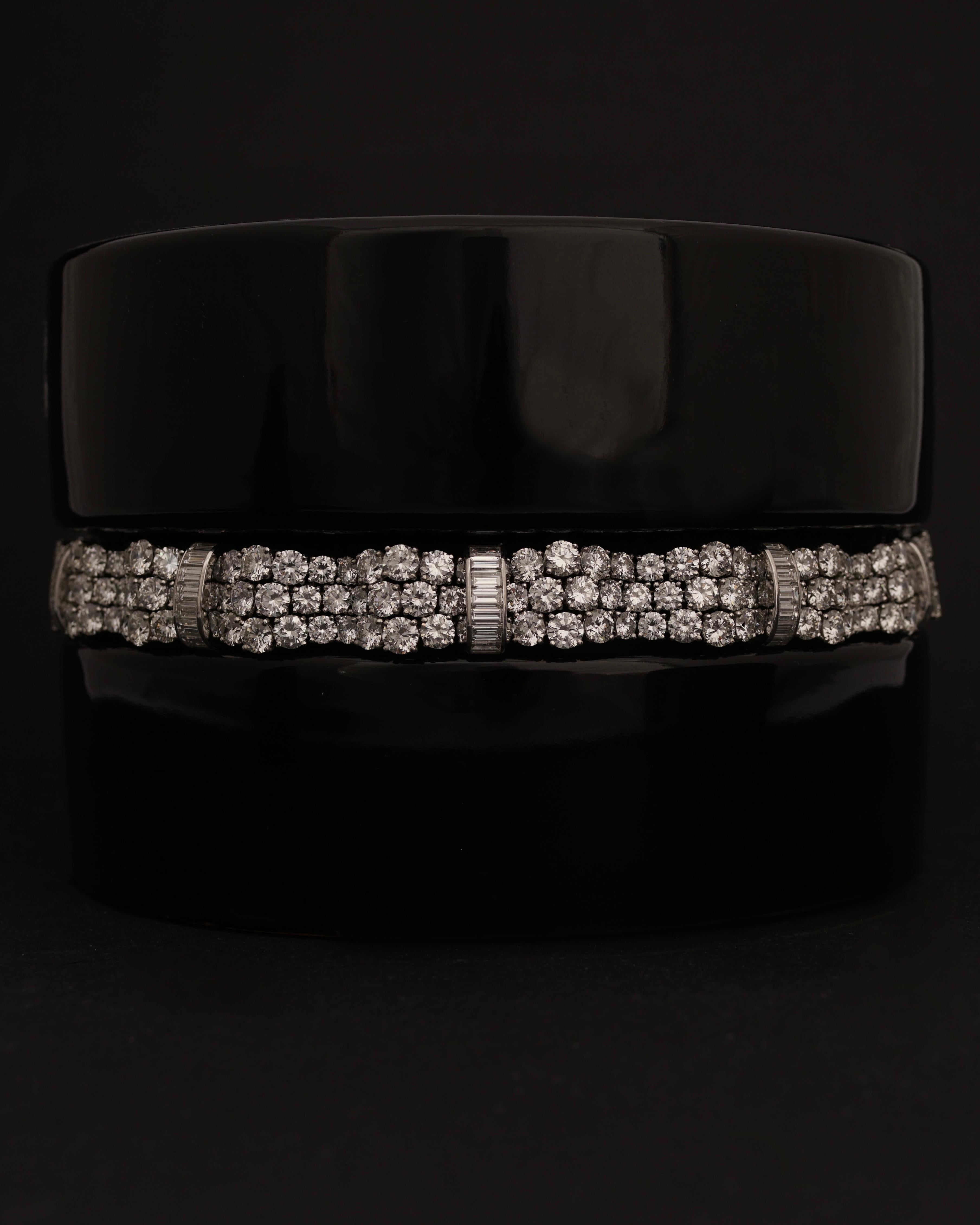 TABBAH, Spectacular Choker Diamonds Necklace created in 1988.
The piece holds 74 carats of rounds diamonds and 11 carats of baguettes in beautifull spherical central elements.
The platinum setting displays the diamonds in a curved movement that