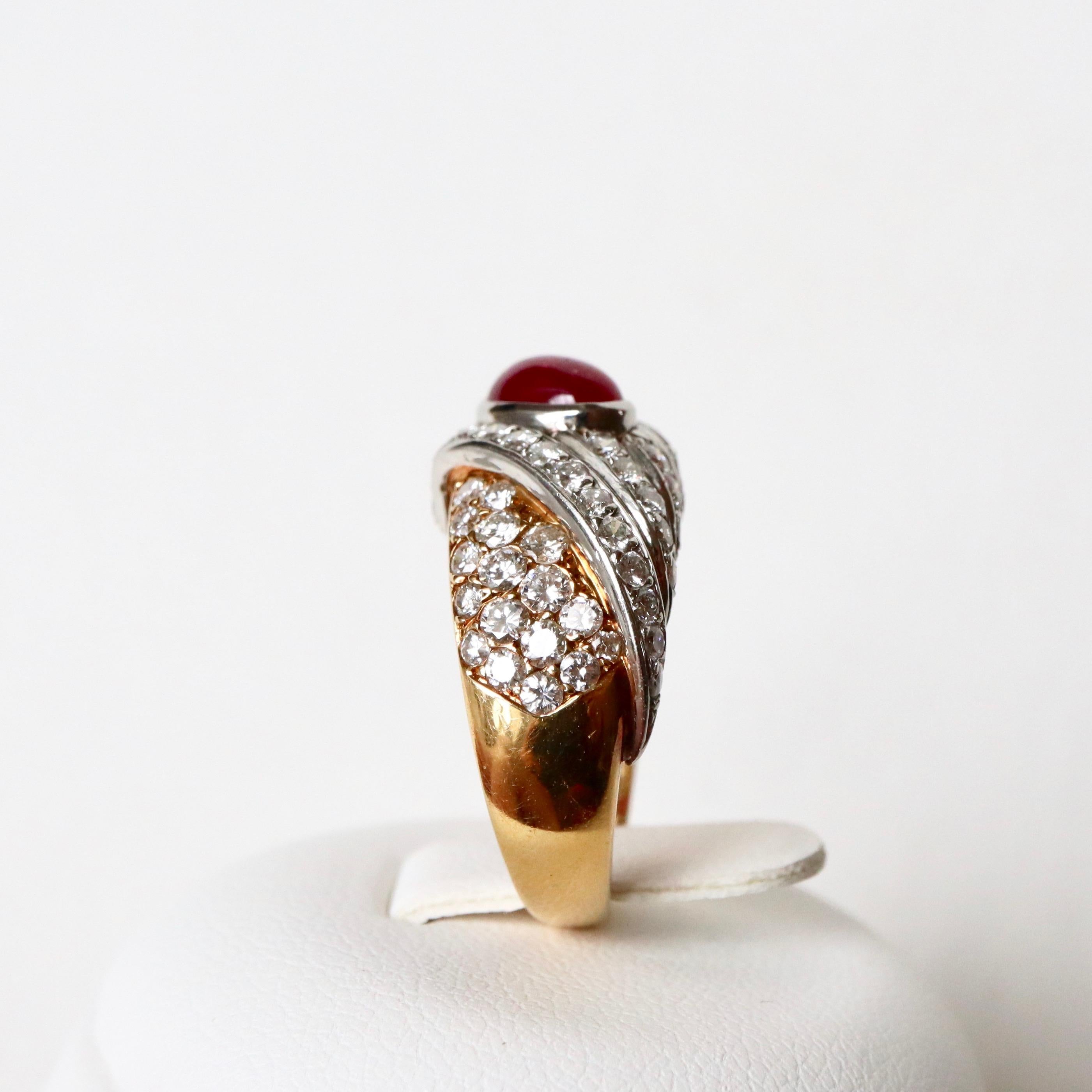 Tabbah Ring in 18 Karat Yellow Gold and Platinum Cabochon Ruby and Diamonds In Good Condition For Sale In Paris, FR