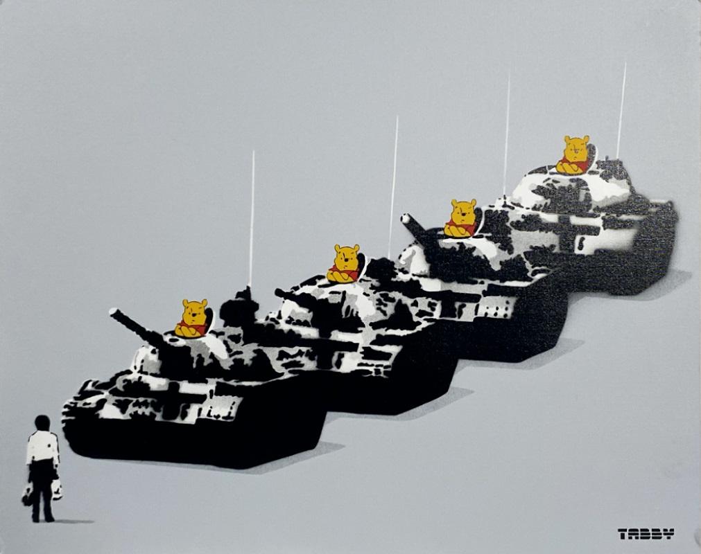 Oso de Tiananmen Pintura en Spray Stencil sobre Lienzo Tejido Pintura de Arte Callejero Ed 15 - Print de Tabby