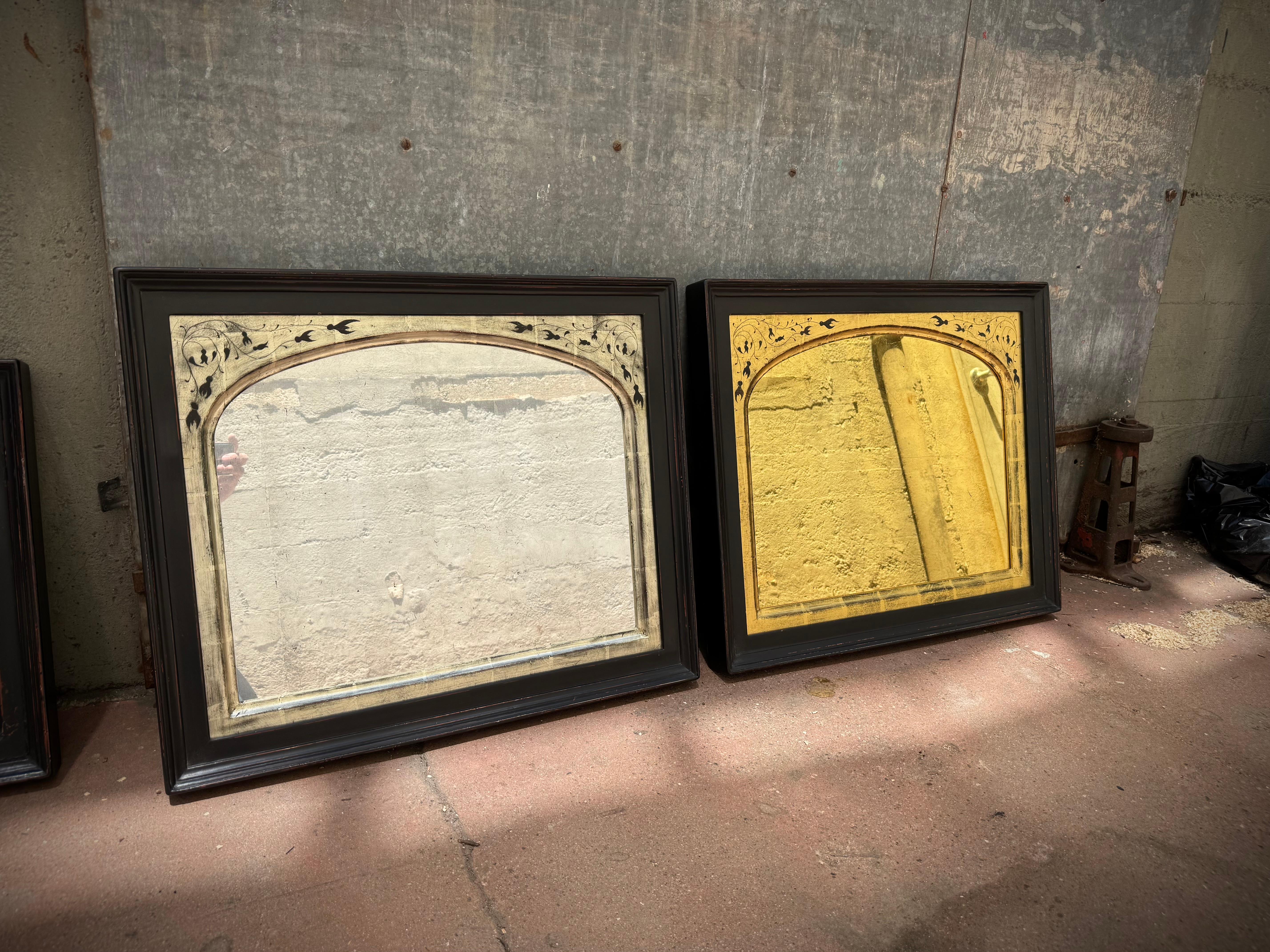 Marco Tabernáculo Con Revestimiento Esgrafiado Arqueado De Oro De 22 Kt, Espejo Dorado A Mano De Oro De 22 Kt Siglo XXI y contemporáneo en venta