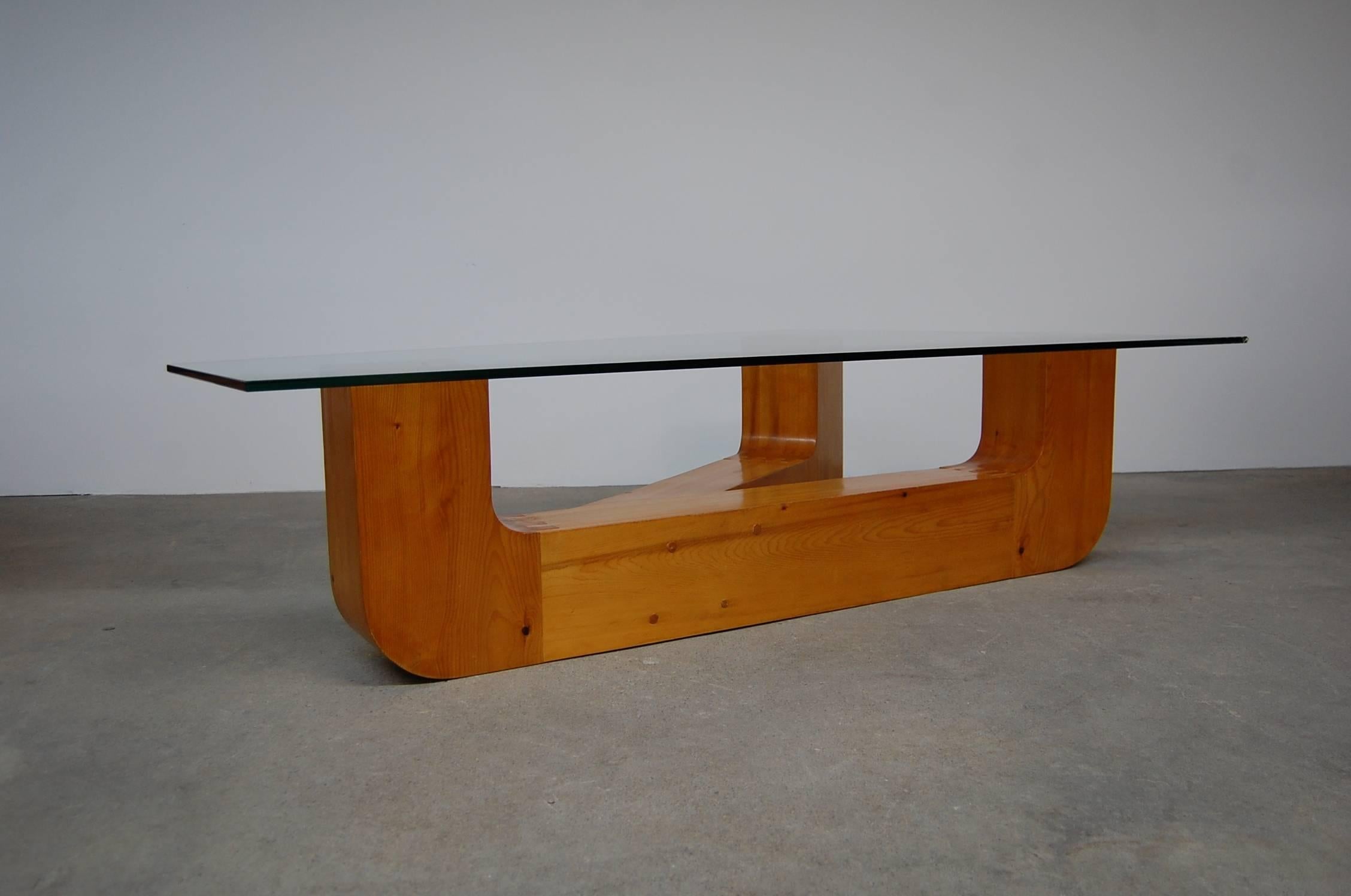 Sculptural coffee table by Jennie Lea Knight (1933-2007), circa 1960. The base is constructed of laminated southern yellow pine, and stands 16