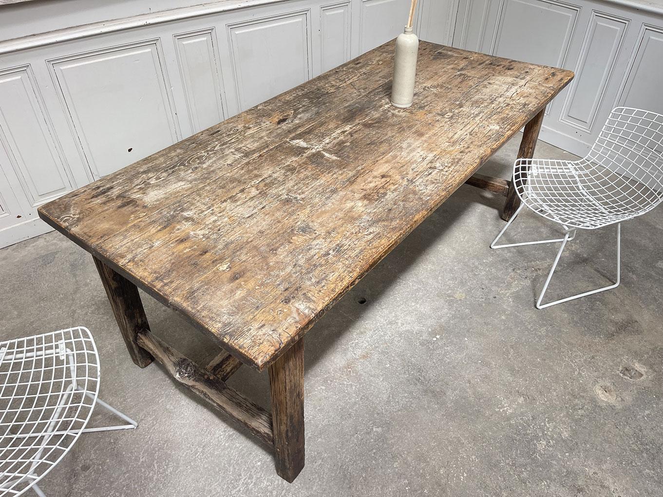 Français Table 1900 en chêne massif en vente