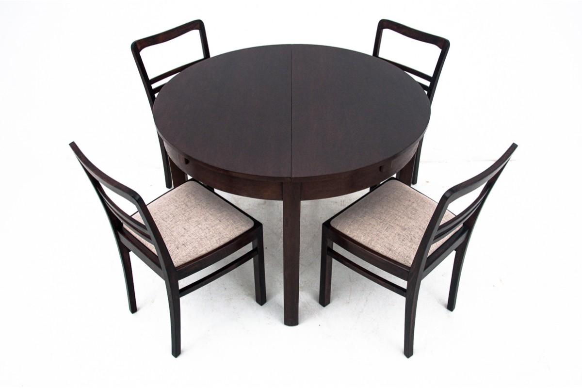 Table + 4 Art Deco chairs, Poland, 1940s

Very good condition, after professional renovation.

Wood: oak

dimensions

table height 78 cm dia. 100 cm

chairs height 84 cm height seat 45 cm width 44 cm depth 51 cm