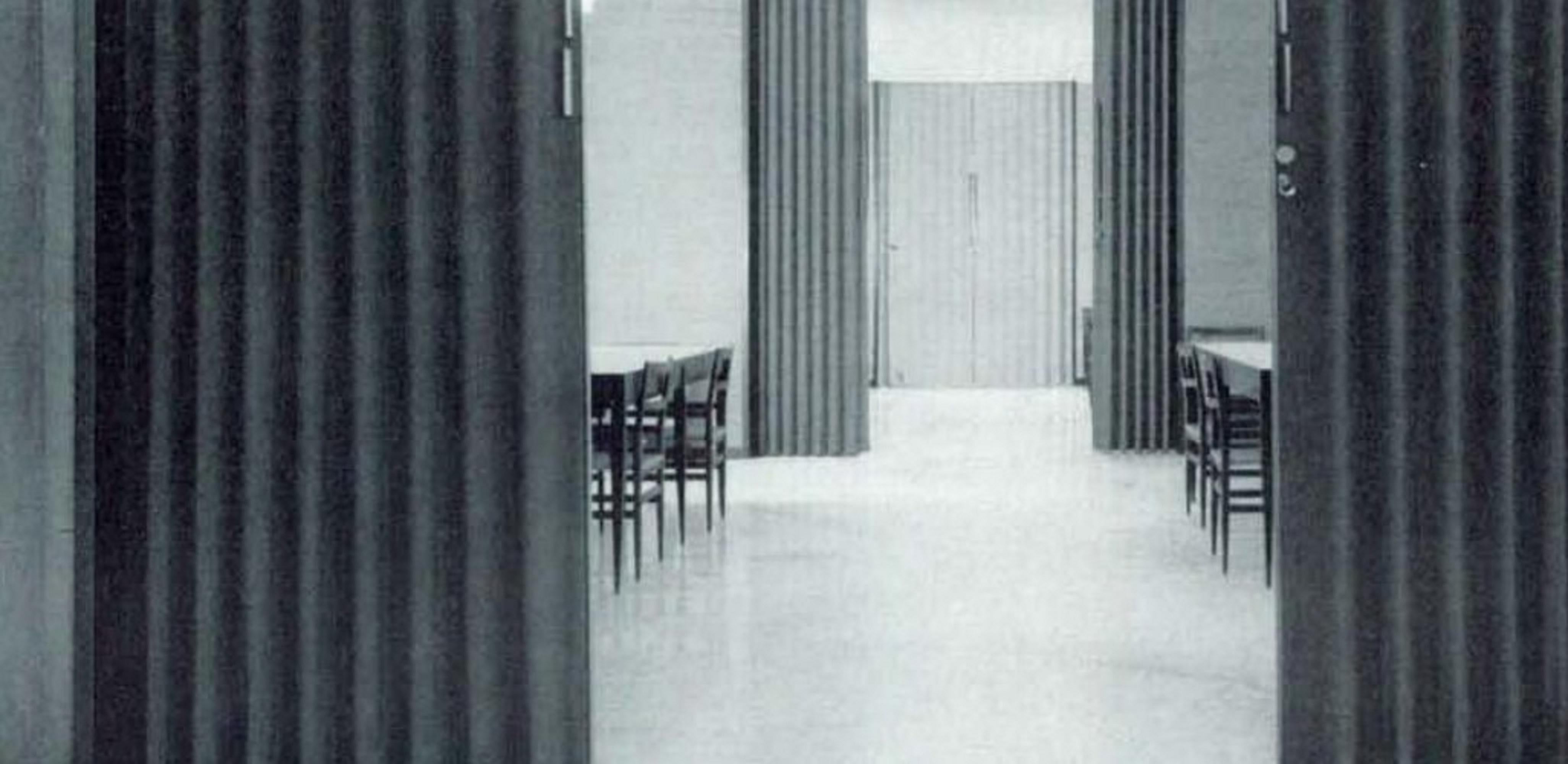 Table 8 personnes, 2 fauteuils et 6 chaises attribuées à Gio Ponti, 1965 en vente 12