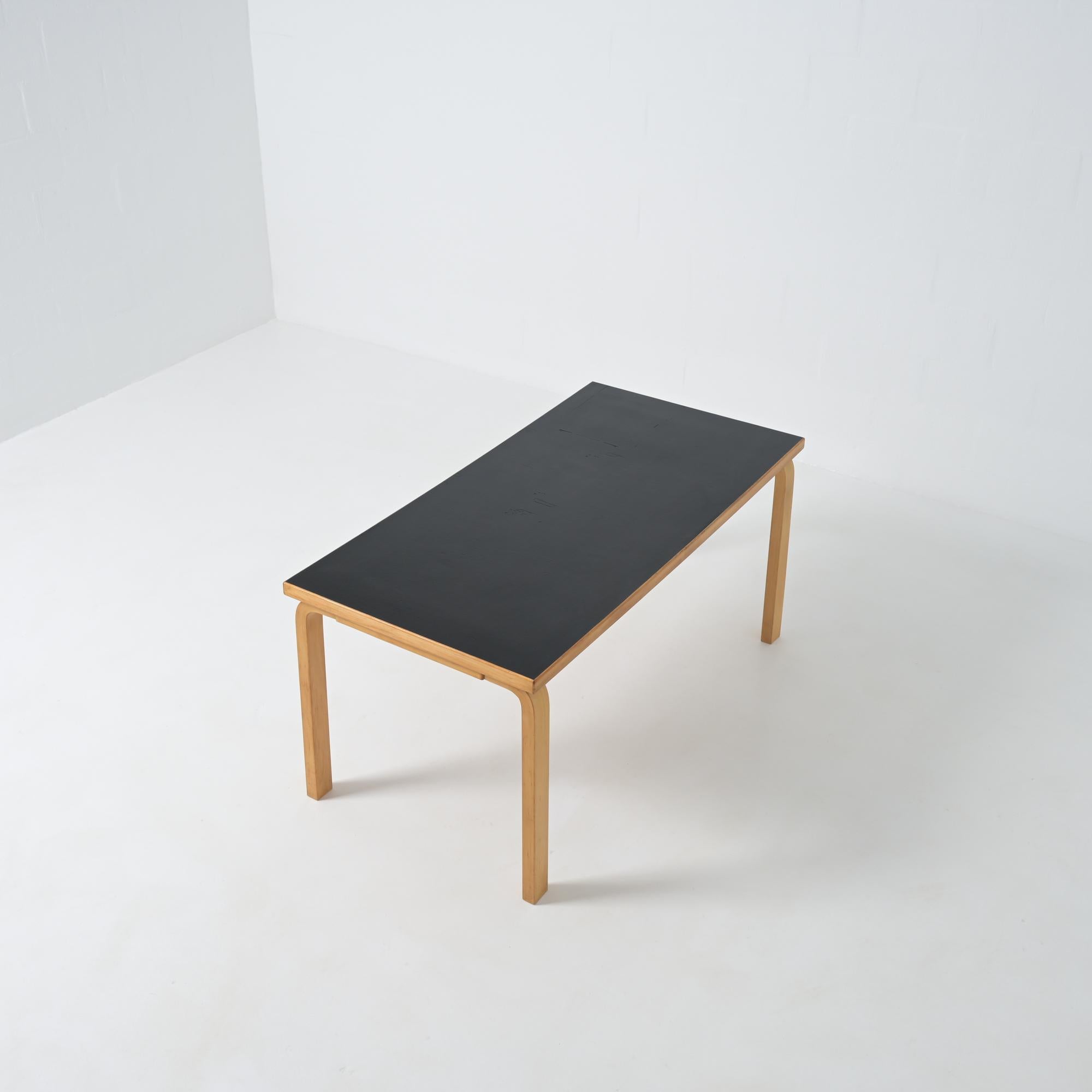 Table 81A by Alvar Aalto for Artek (Finnisch) im Angebot