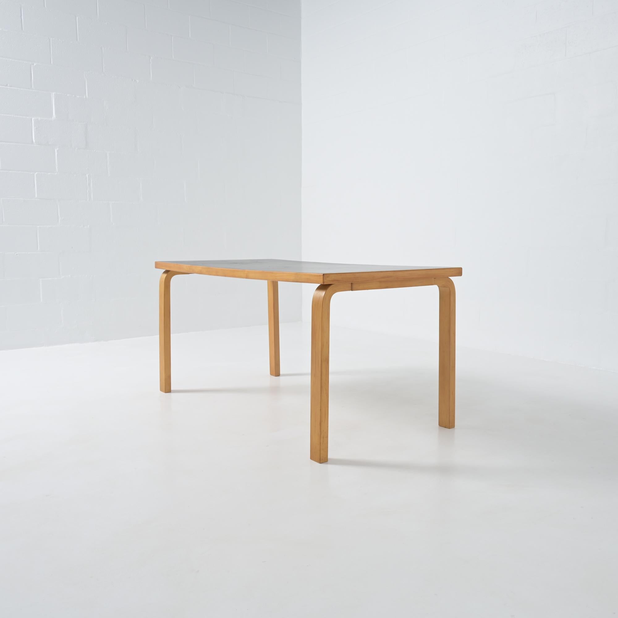 Table 81A by Alvar Aalto for Artek (Birke) im Angebot