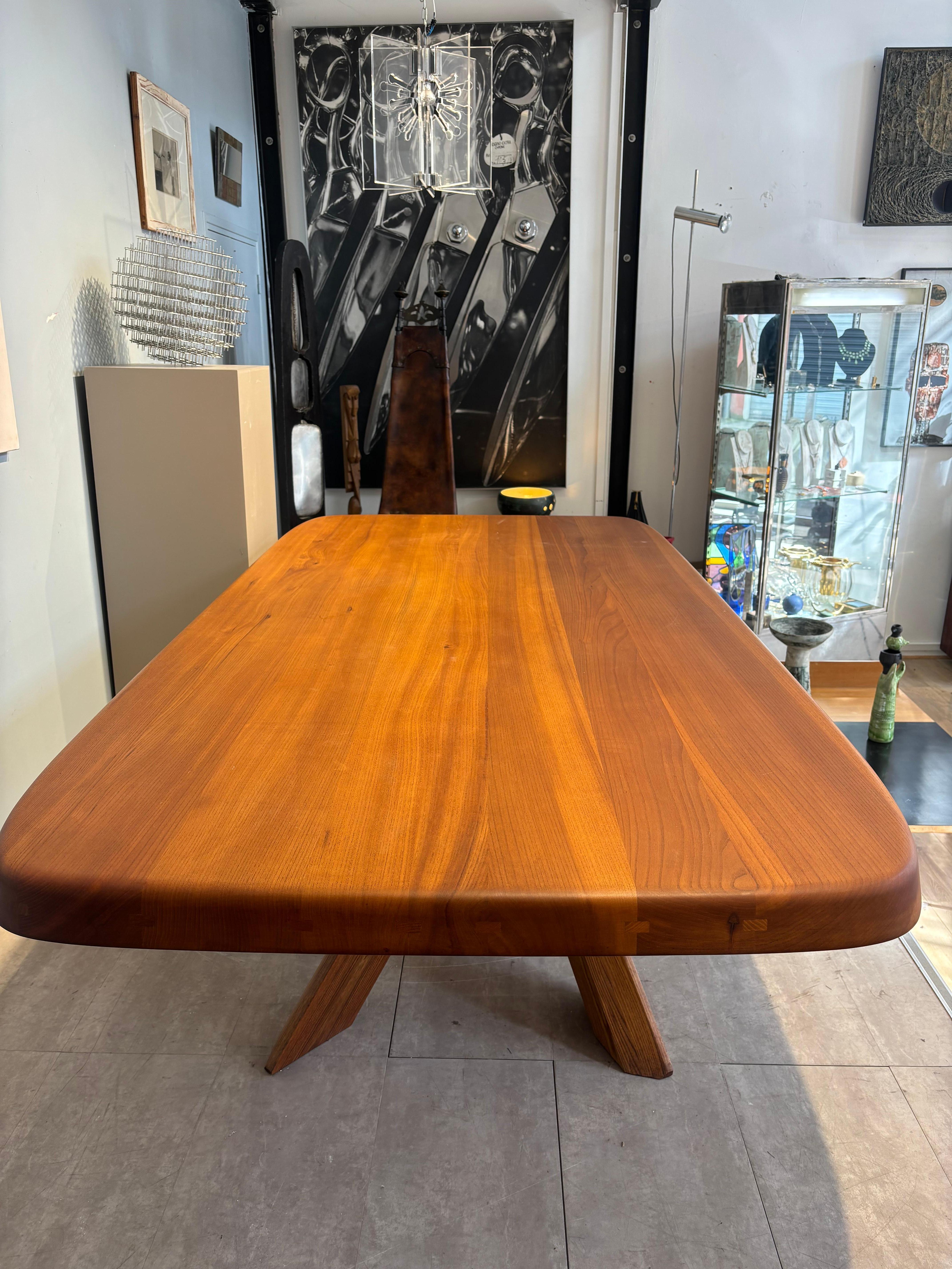 Table à dîner dite T35 Par Pierre Chapo en orme massif 3