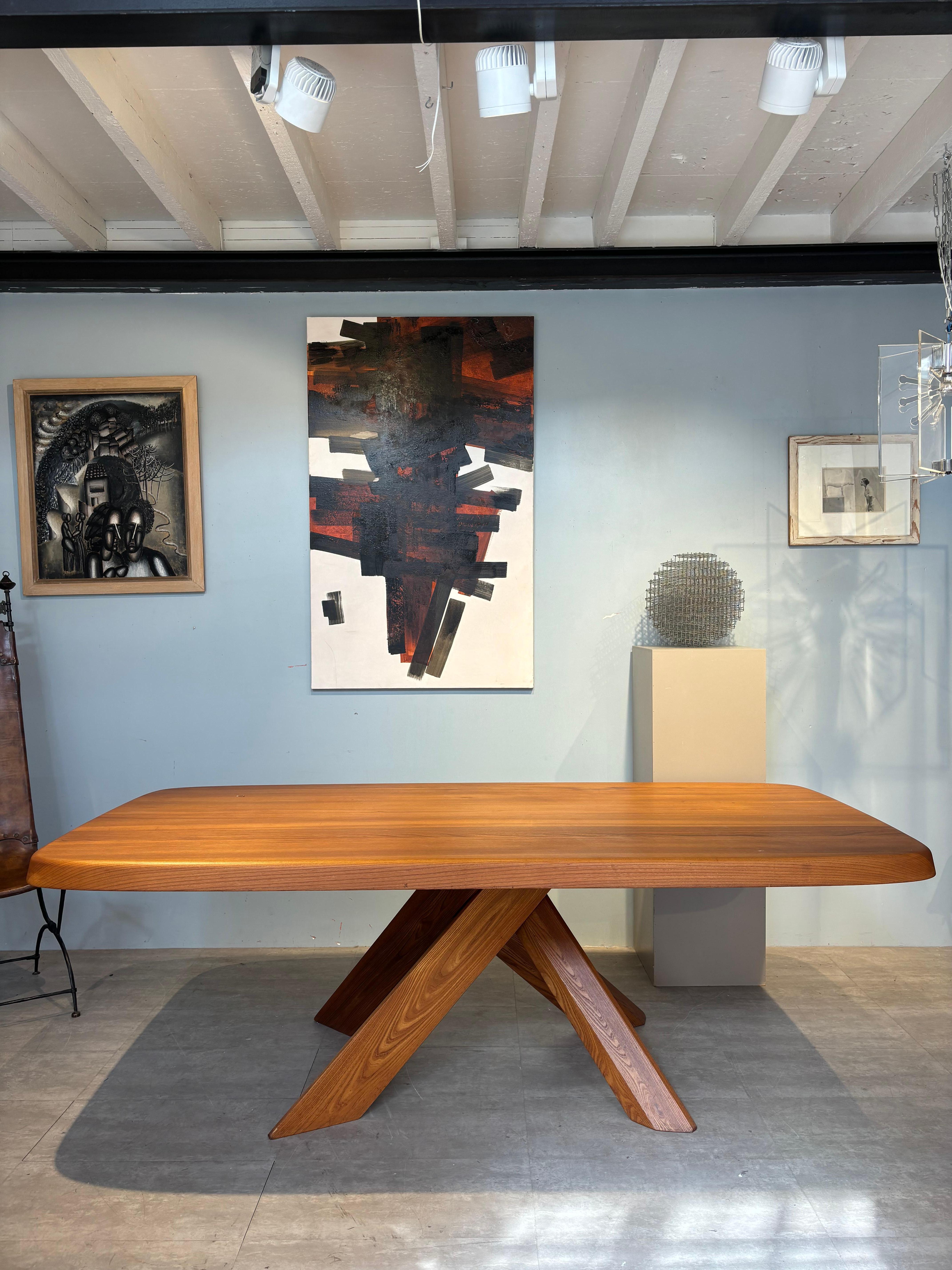 French Table à dîner dite T35 Par Pierre Chapo en orme massif