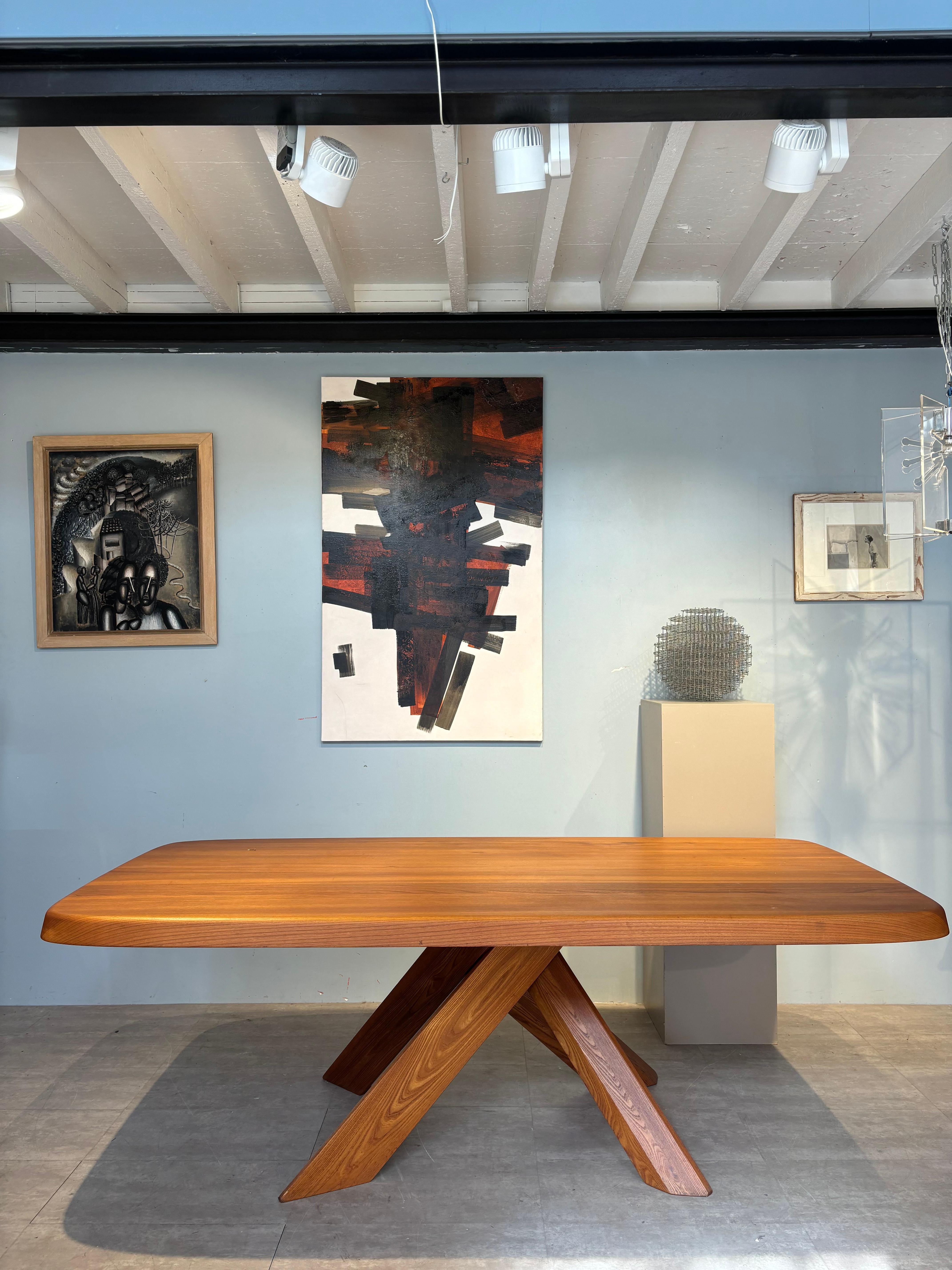 Table à dîner dite T35 Par Pierre Chapo en orme massif In Good Condition In SAINT-OUEN-SUR-SEINE, FR