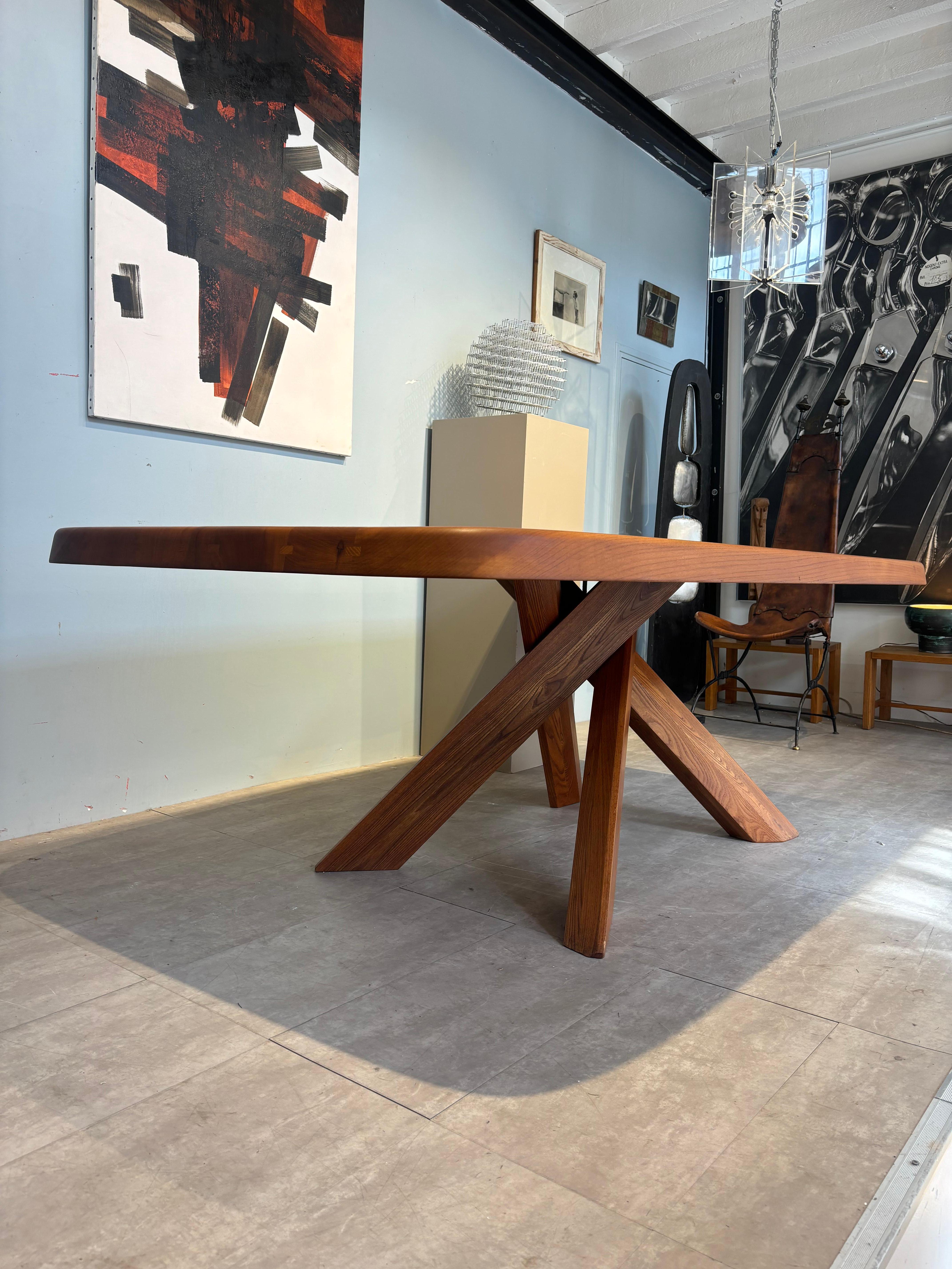 Table à dîner dite T35 Par Pierre Chapo en orme massif 2