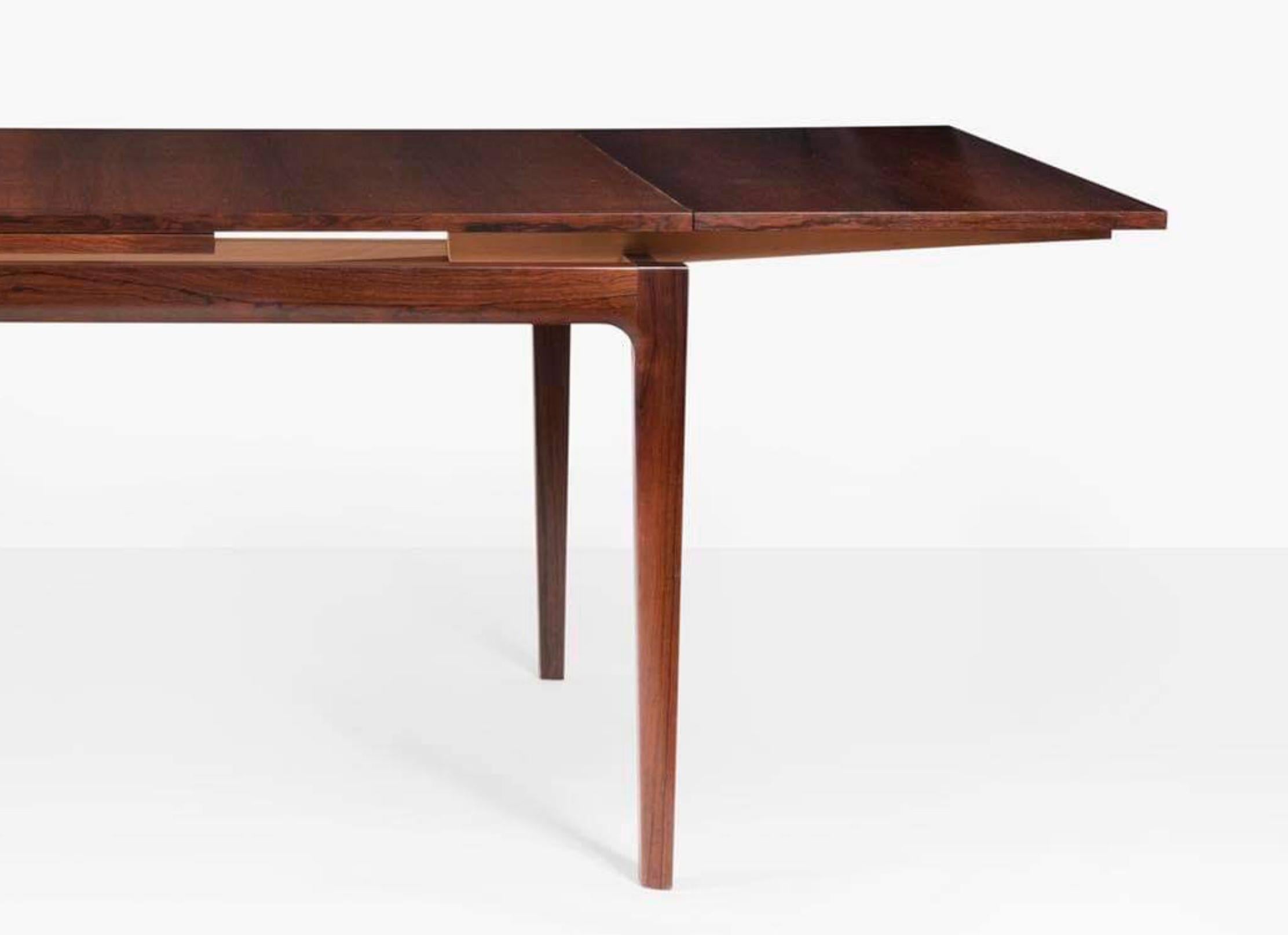 Danish Table à dîner en palissandre avec rallonges de Ole Wanscher, 1960 For Sale