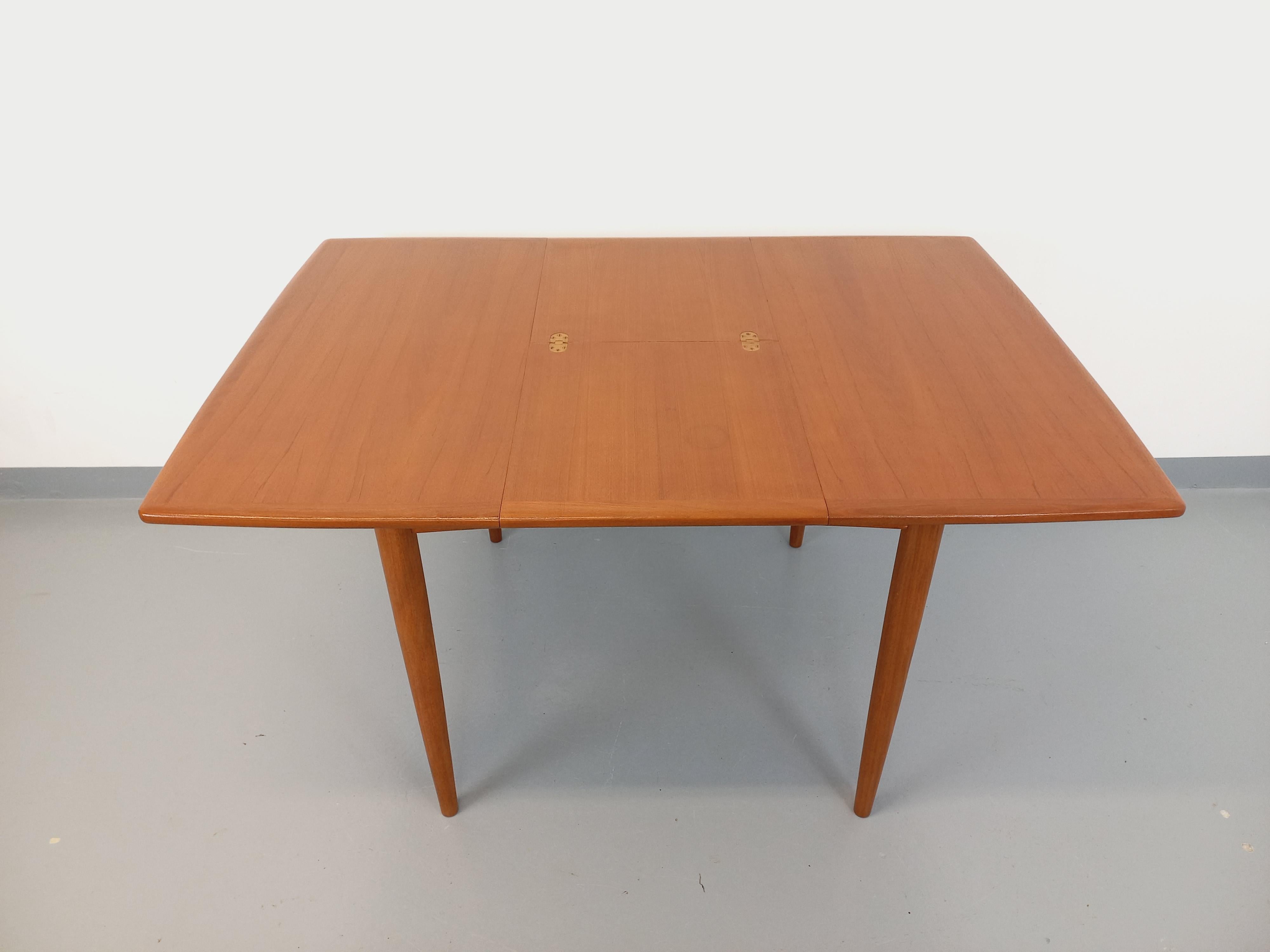 Scandinave moderne Table à manger carrée scandinave vintage des années 50 60 en teck avec rallonge