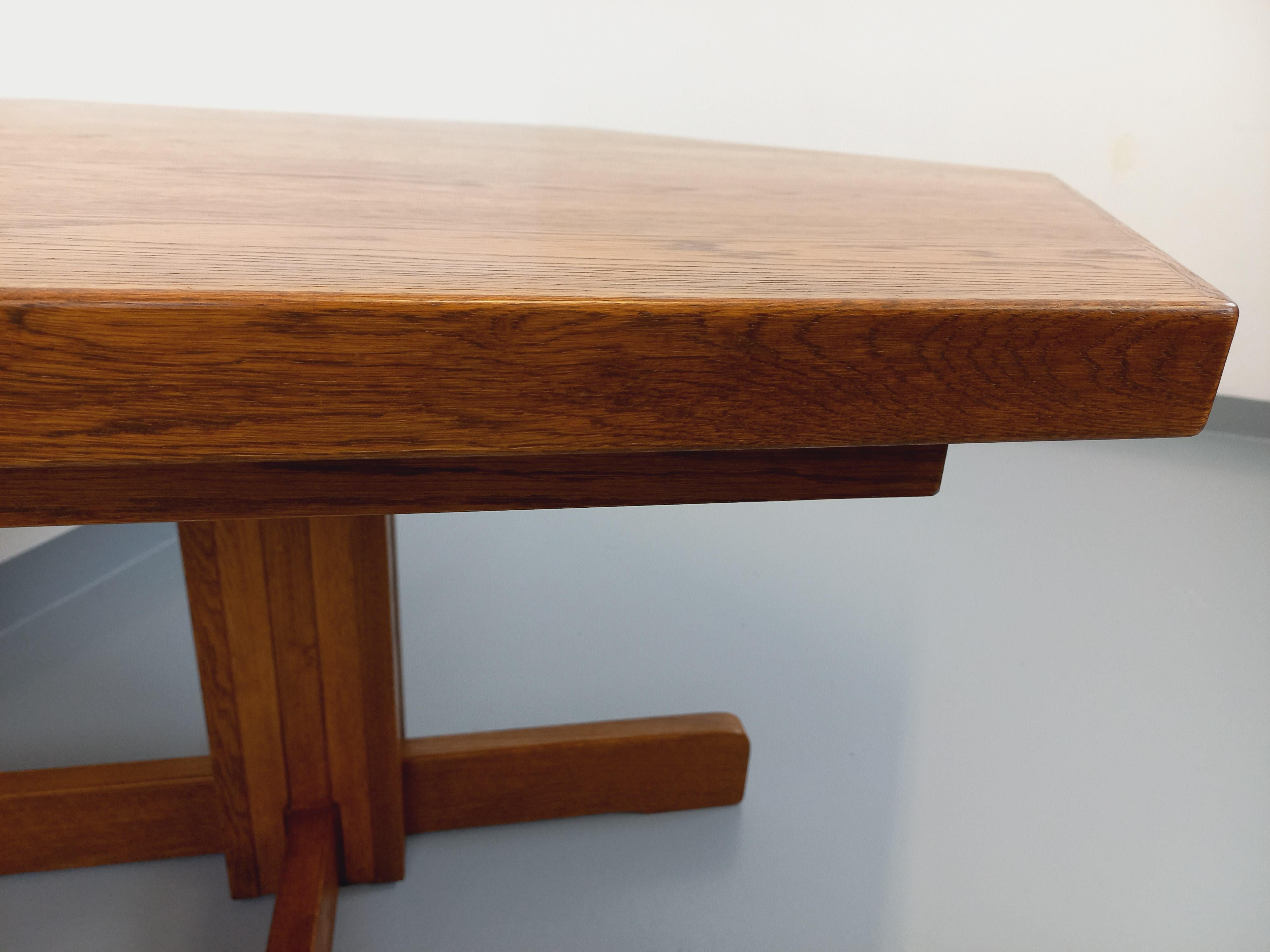 Table à manger hexagonale vintage des années 80 en bois de chêne en vente 4