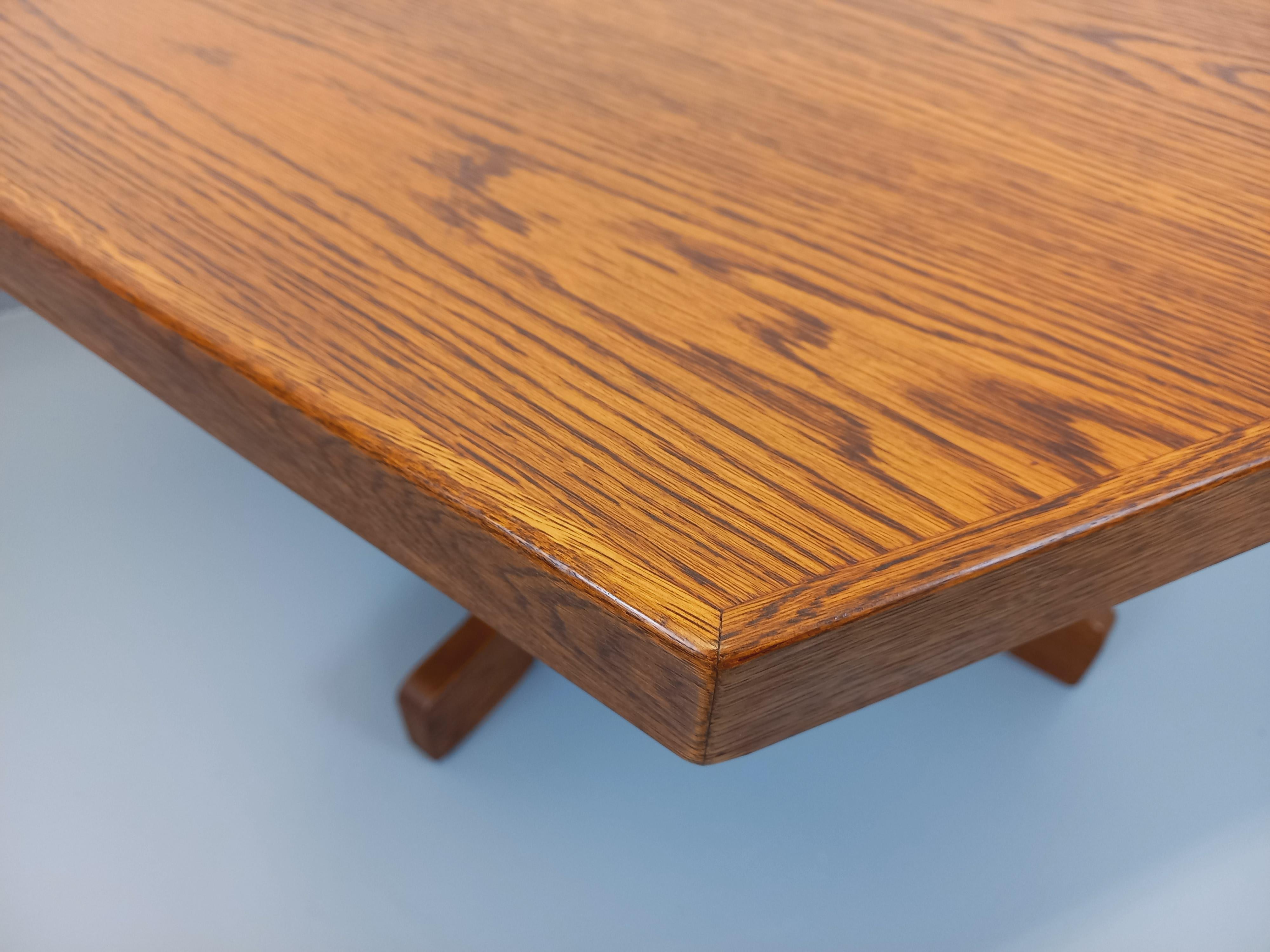 Français Table à manger hexagonale vintage des années 80 en bois de chêne en vente