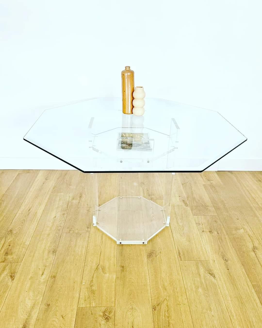 Moderne Table à manger octogonale en verre et plexiglass de Marais international Paris