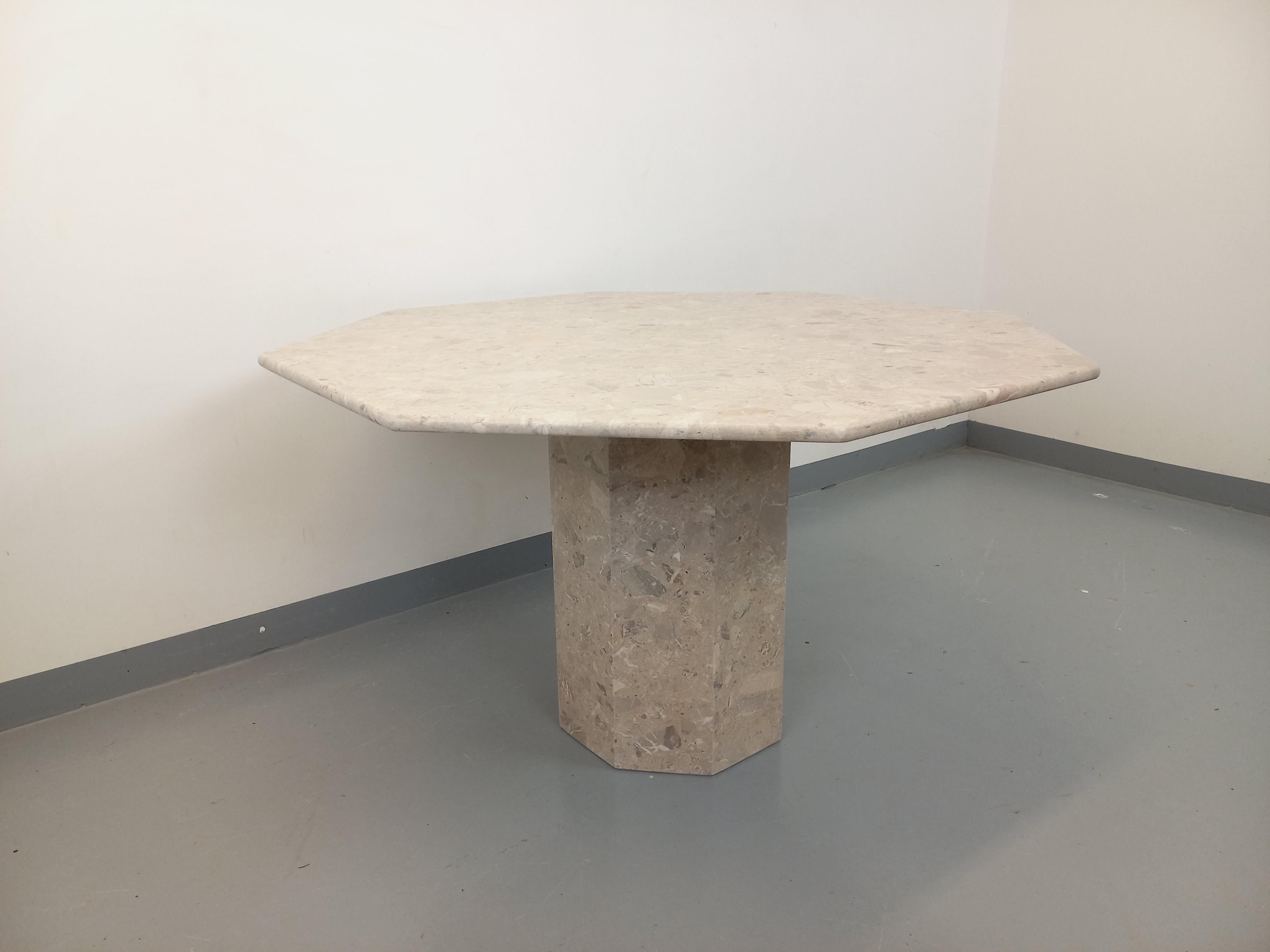 Table à manger octogonale vintage en marbre des années 70 80 Bon état - En vente à BESANÇON, FR
