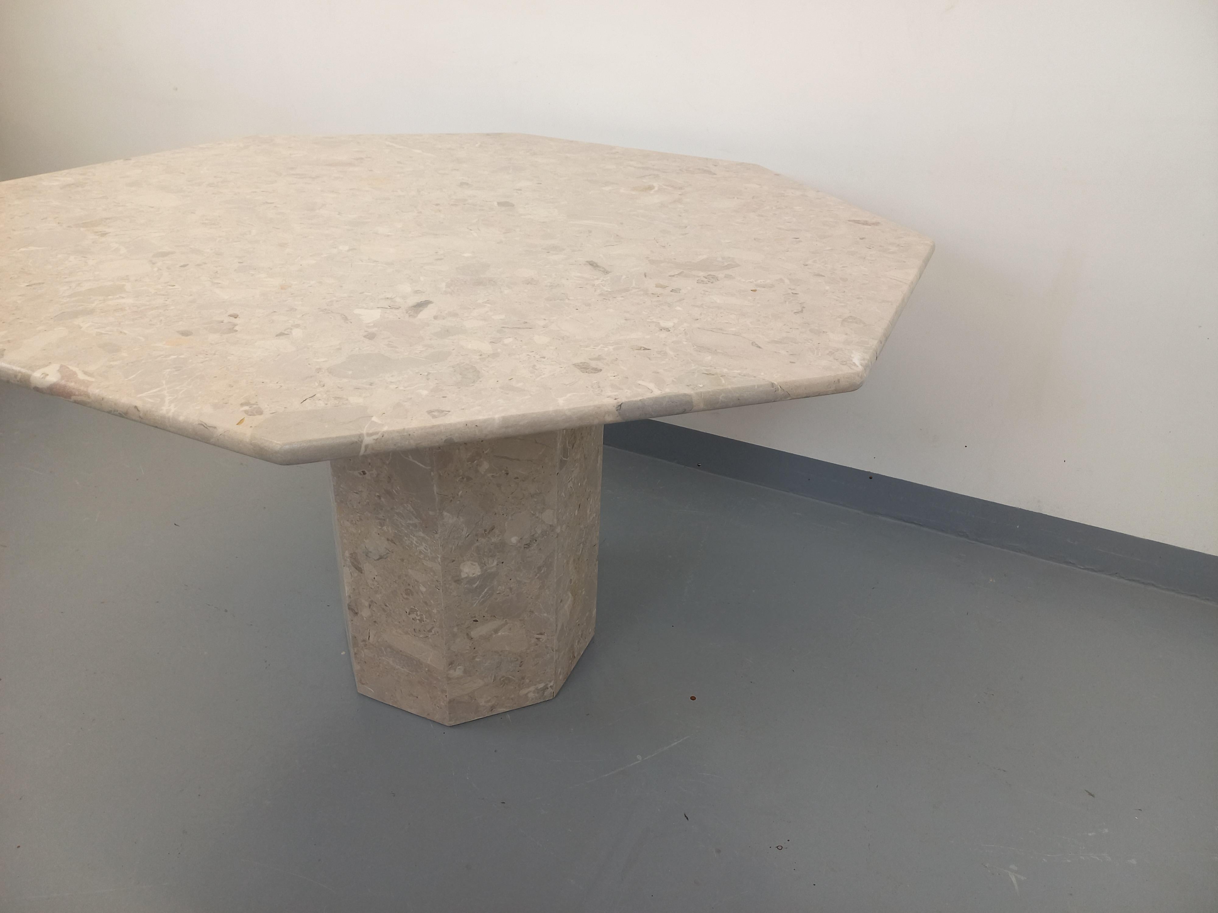 Fin du 20e siècle Table à manger octogonale vintage en marbre des années 70 80 en vente