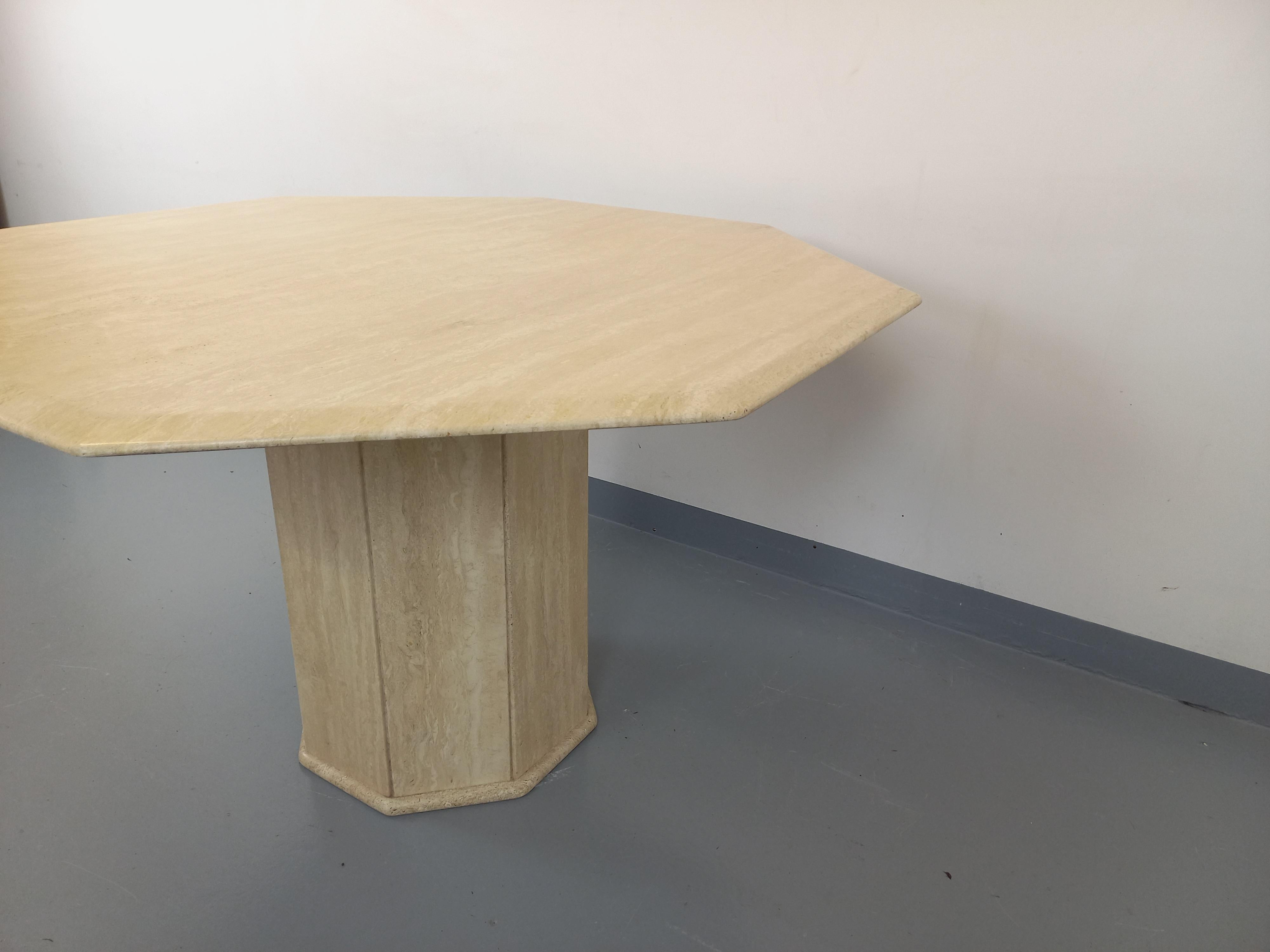 Table à manger octogonale vintage en travertin des années 70 80 en vente 4