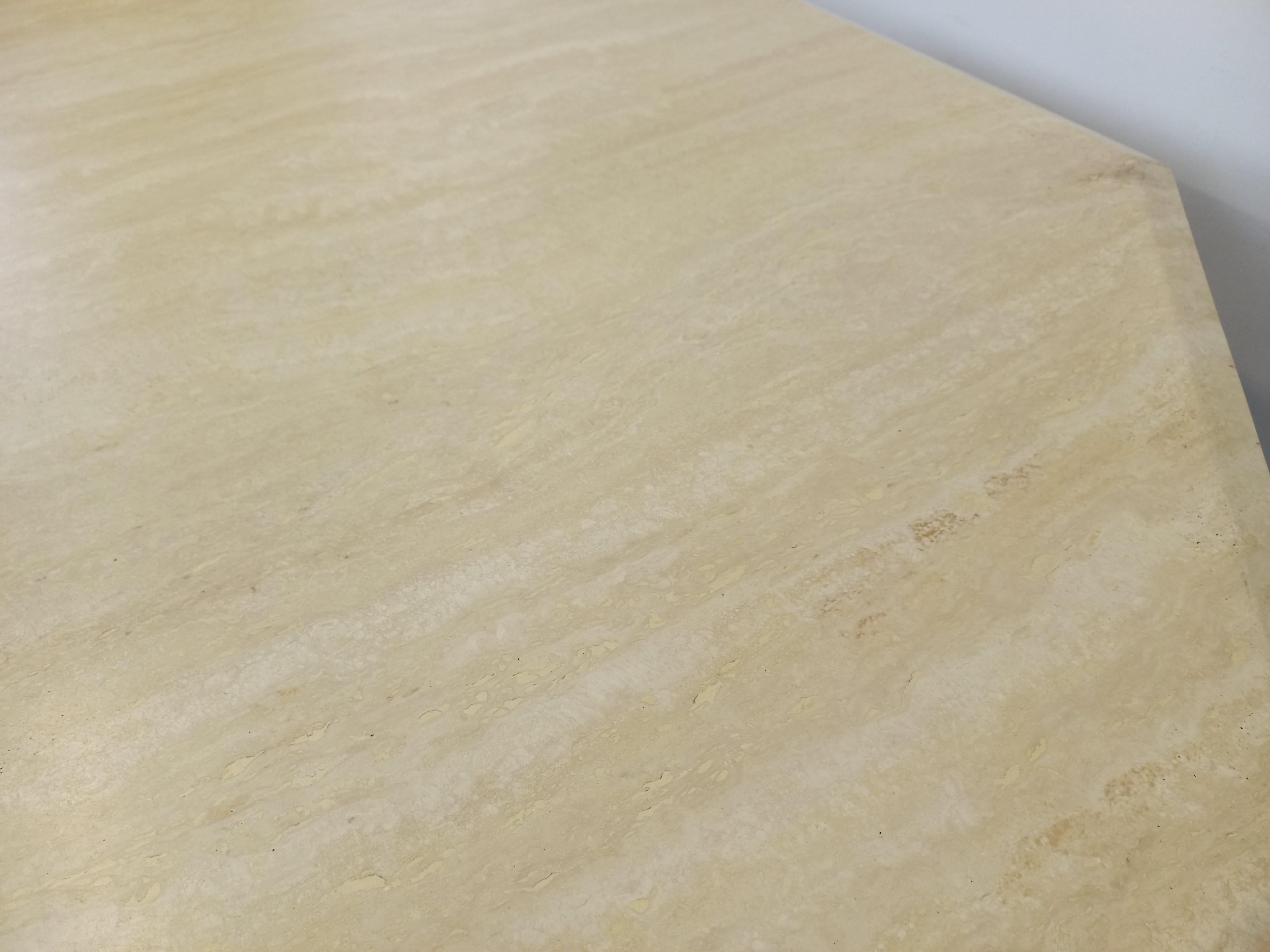 Table à manger octogonale vintage en travertin des années 70 80 en vente 6
