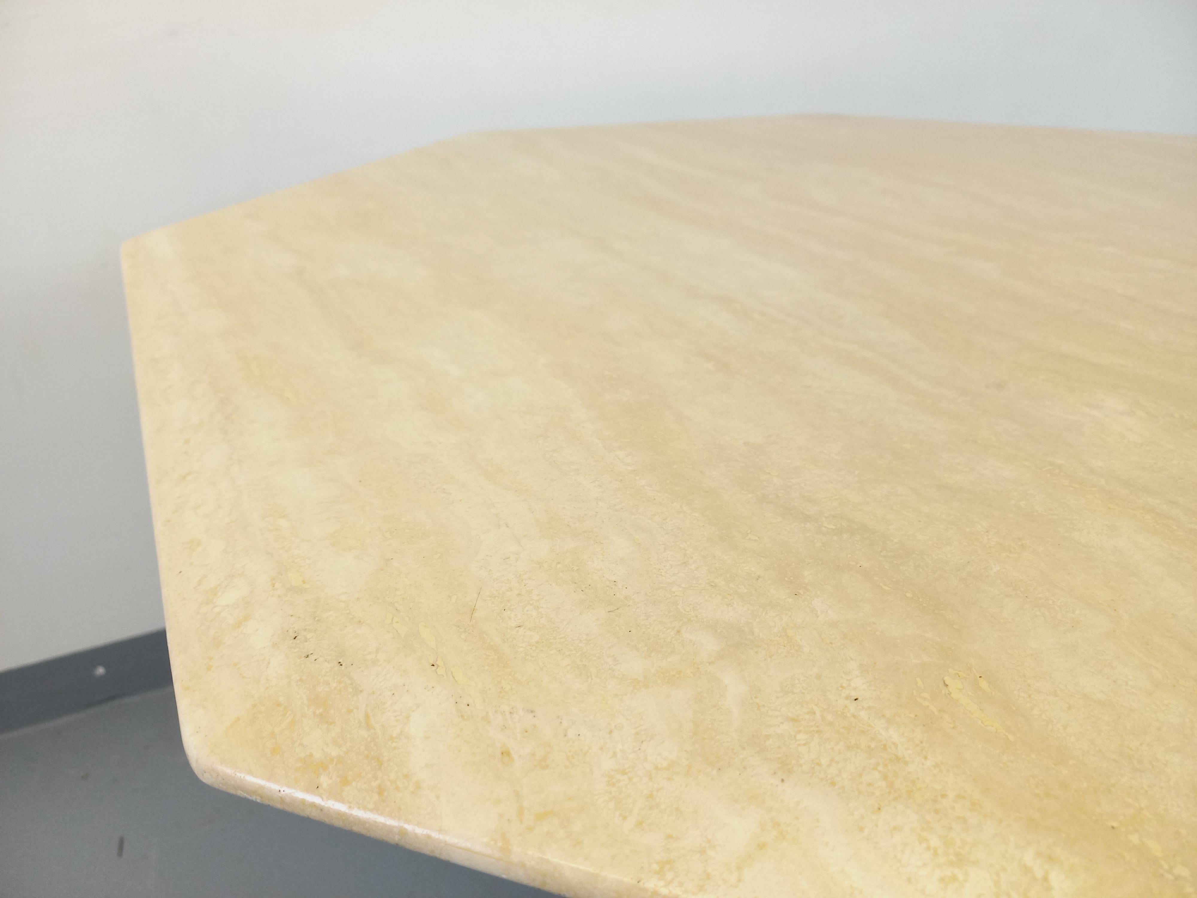 Table à manger octogonale vintage en travertin des années 70 80 en vente 9