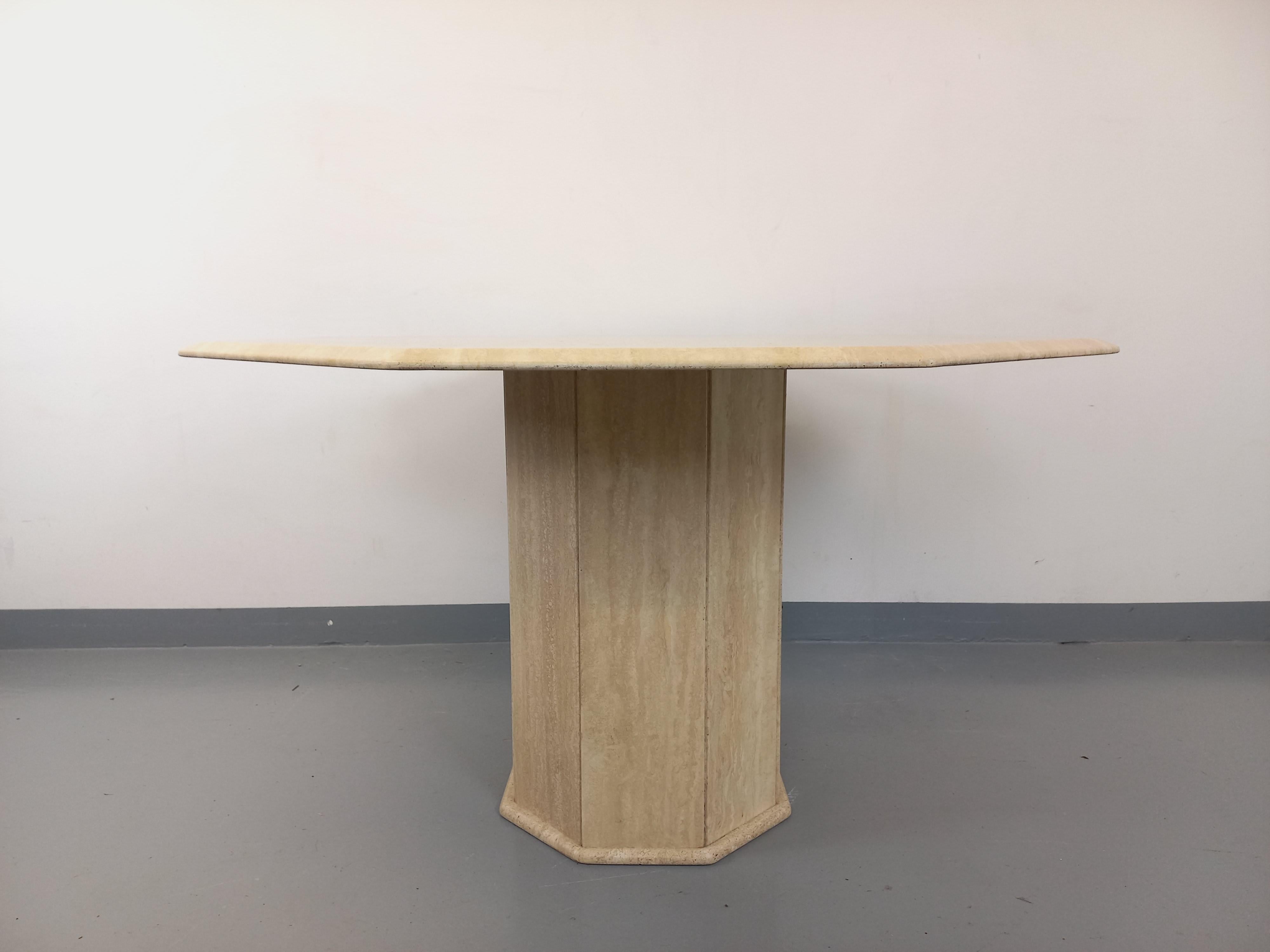 Mid-Century Modern Table à manger octogonale vintage en travertin des années 70 80 en vente