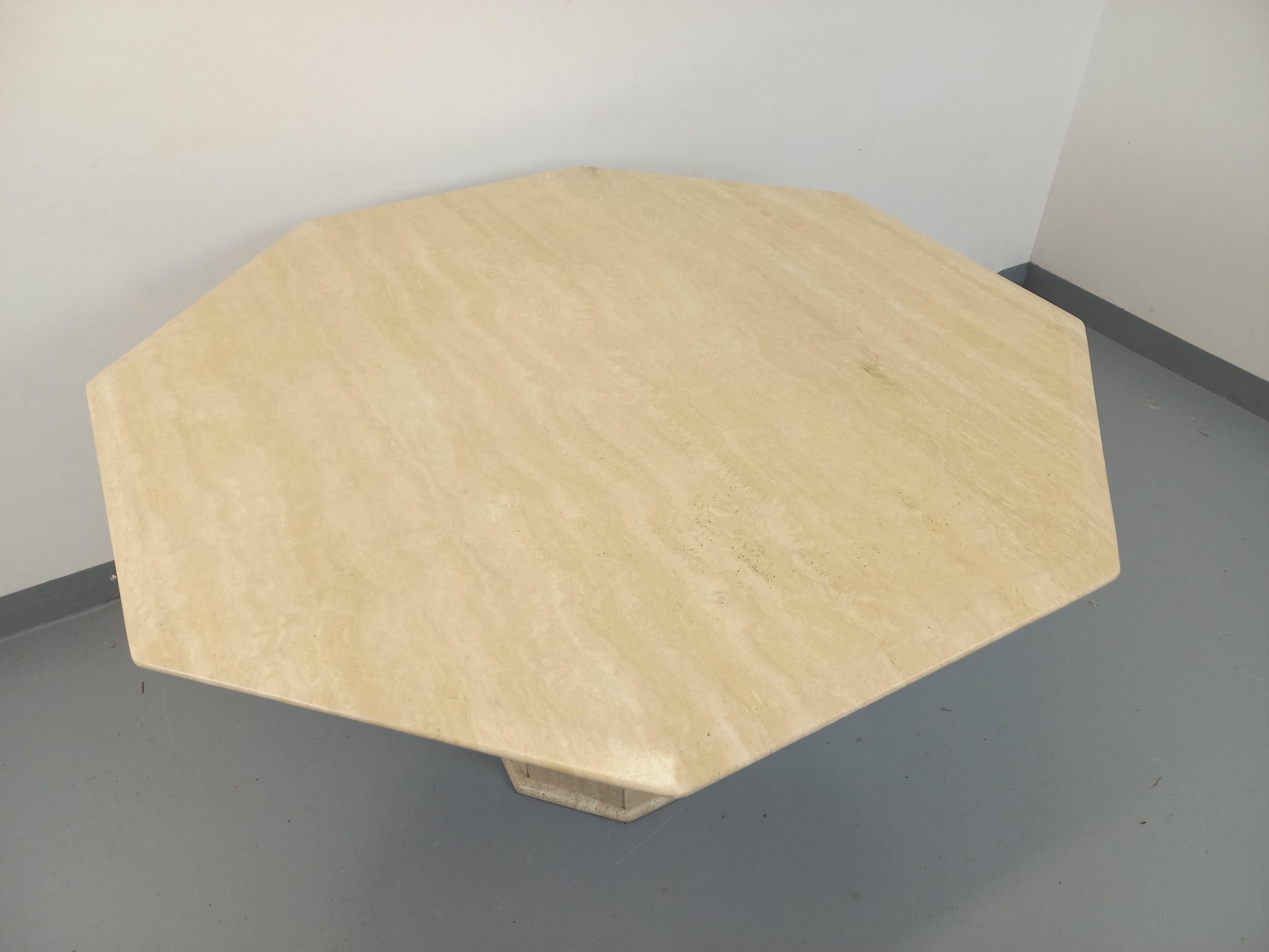 Table à manger octogonale vintage en travertin des années 70 80 en vente 1