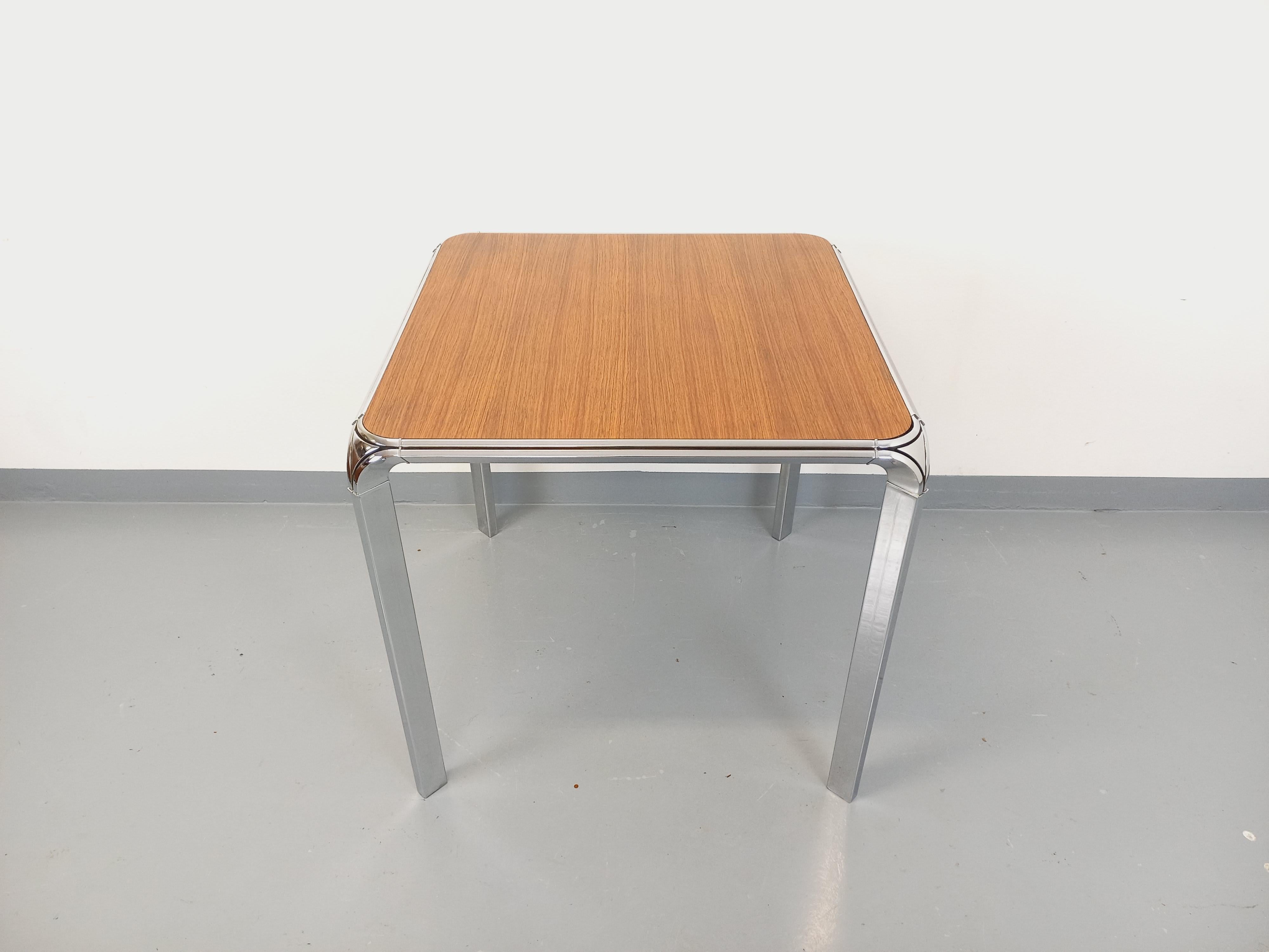 Table à manger ou à écrire carrée Pierre Paulin vintage en bois de palissandre en venta 3