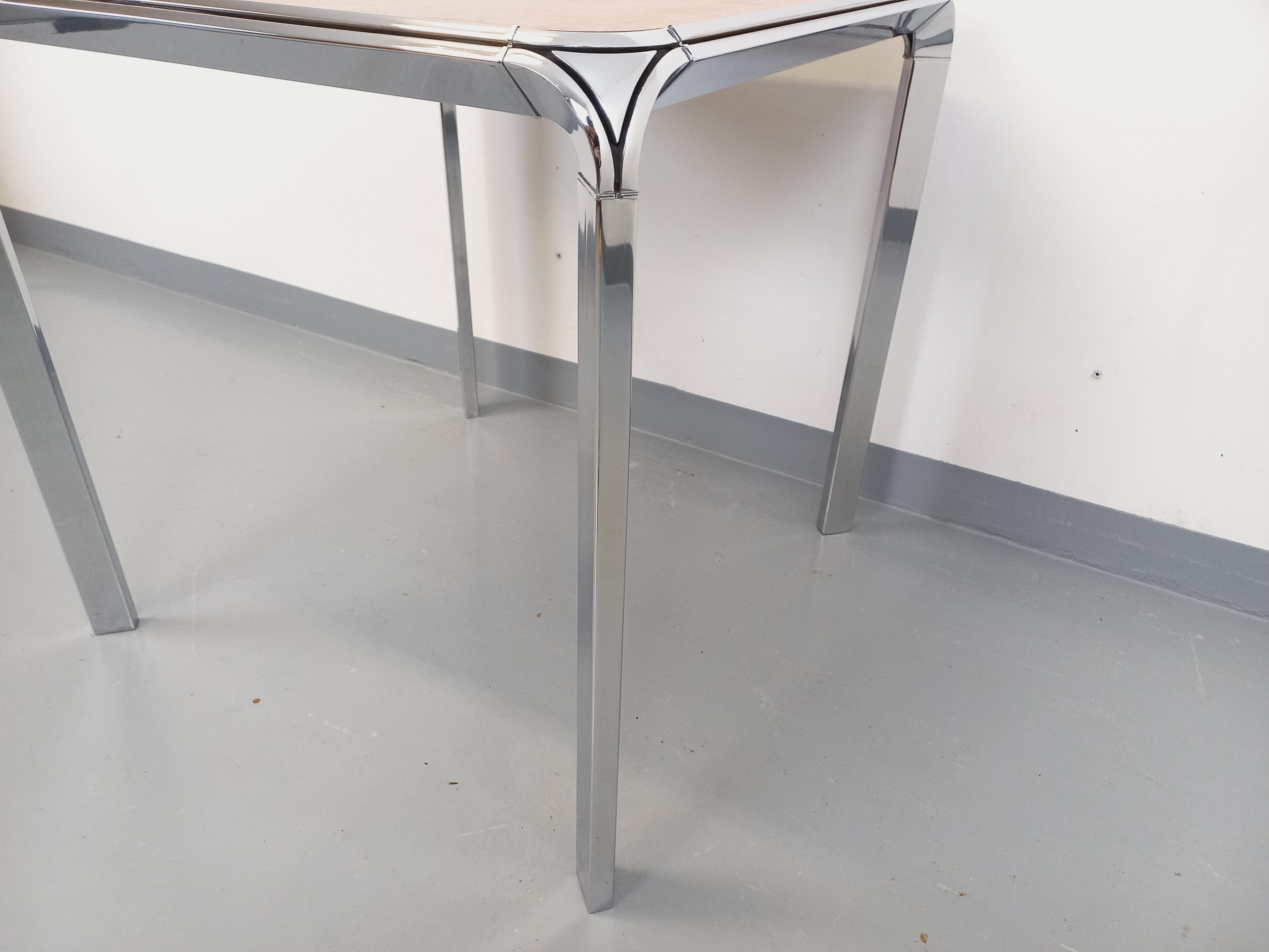 Table à manger ou à écrire carrée Pierre Paulin vintage en bois de palissandre Moderno de mediados de siglo en venta