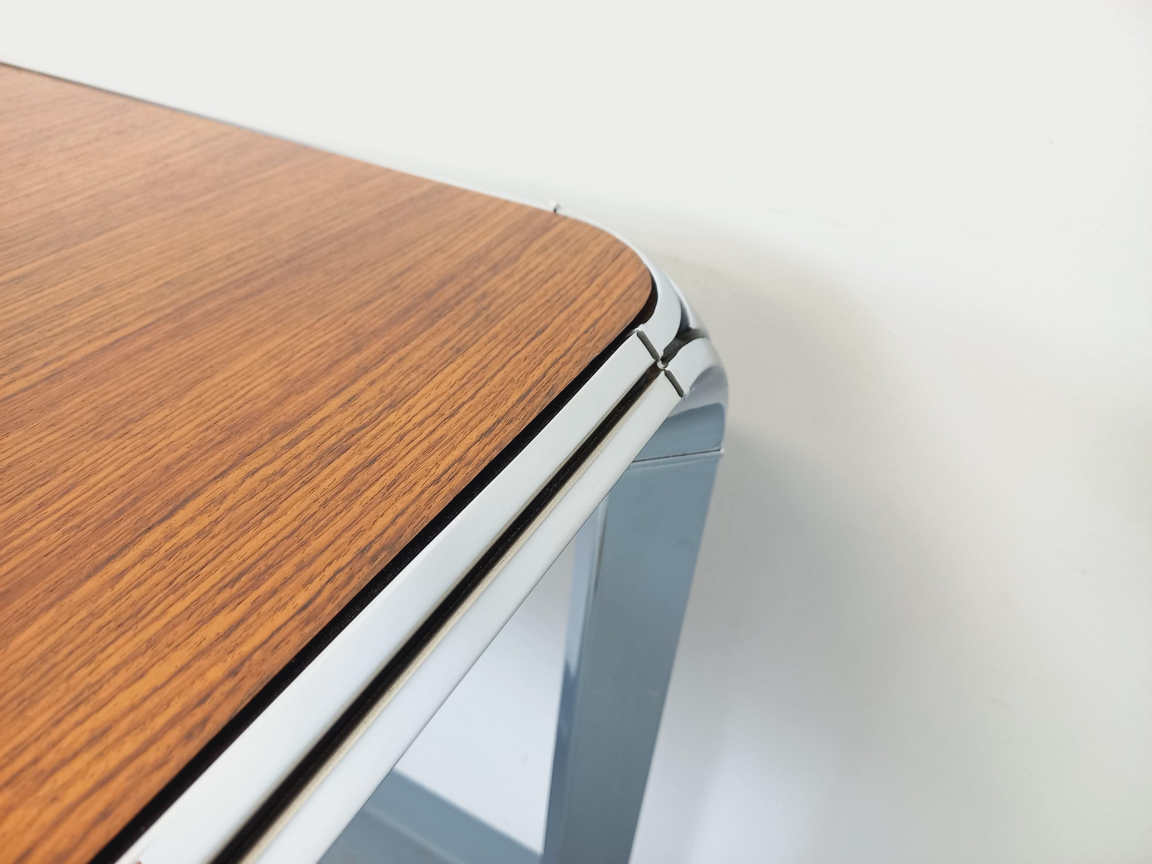 Table à manger ou à écrire carrée Pierre Paulin vintage en bois de palissandre en Bueno estado para la venta en BESANÇON, FR
